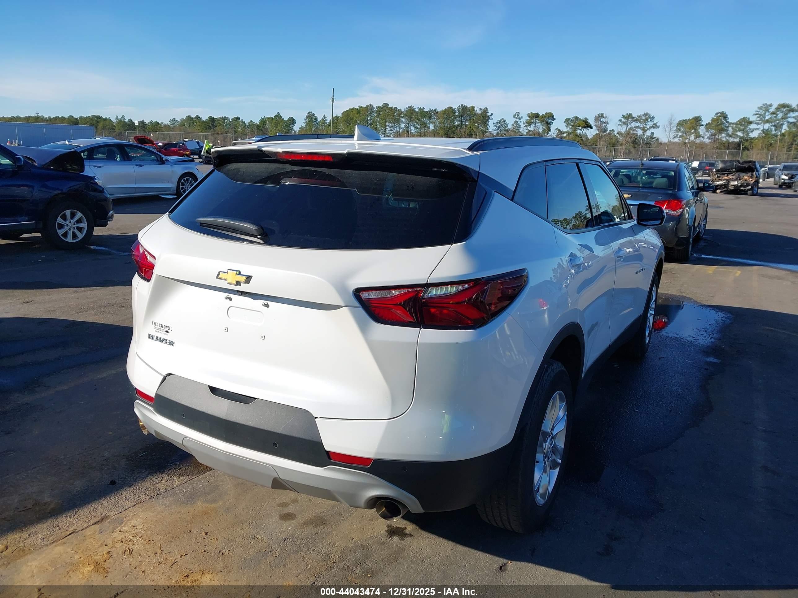 CHEVROLET BLAZER image 4