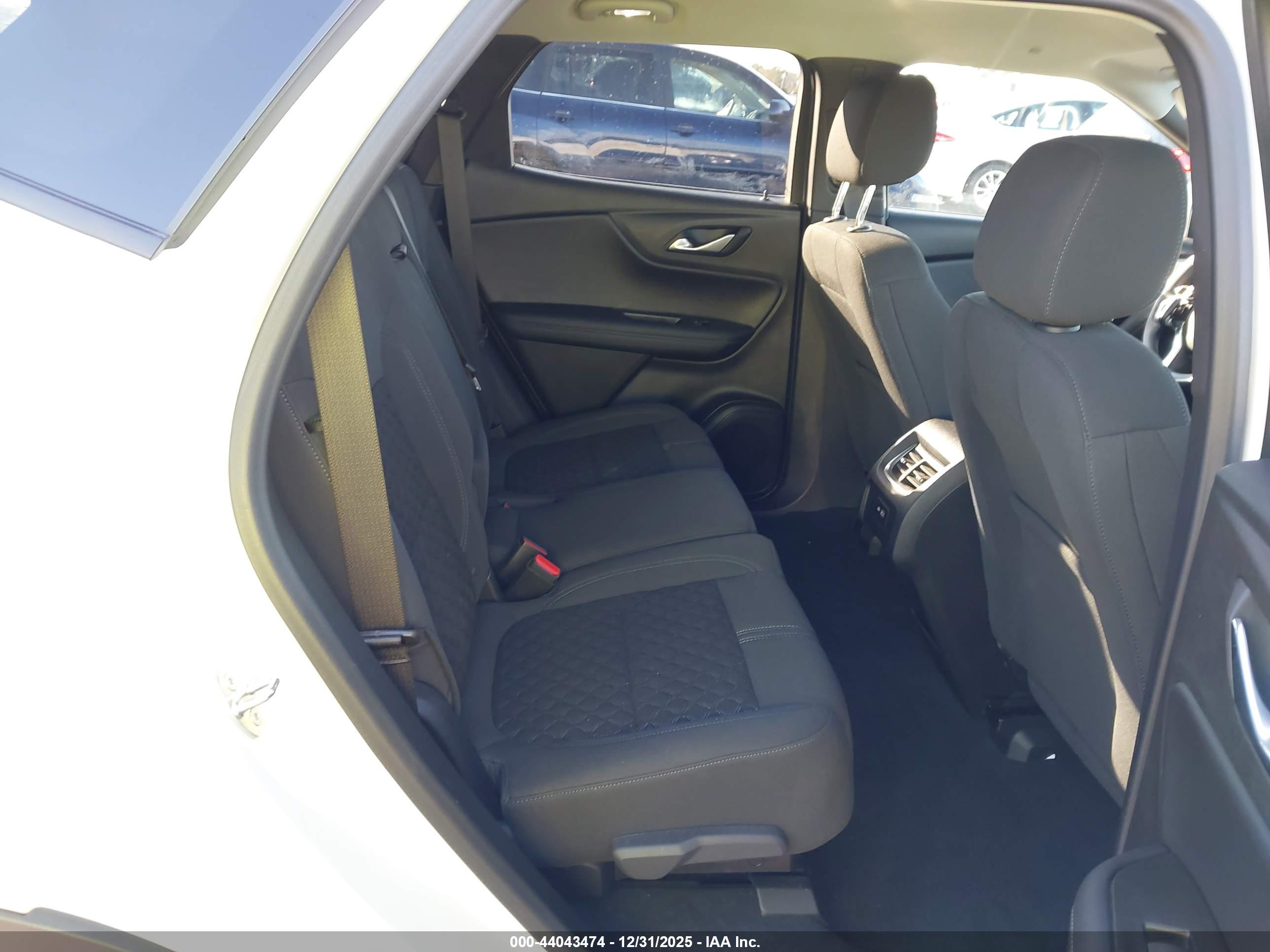 CHEVROLET BLAZER image 8