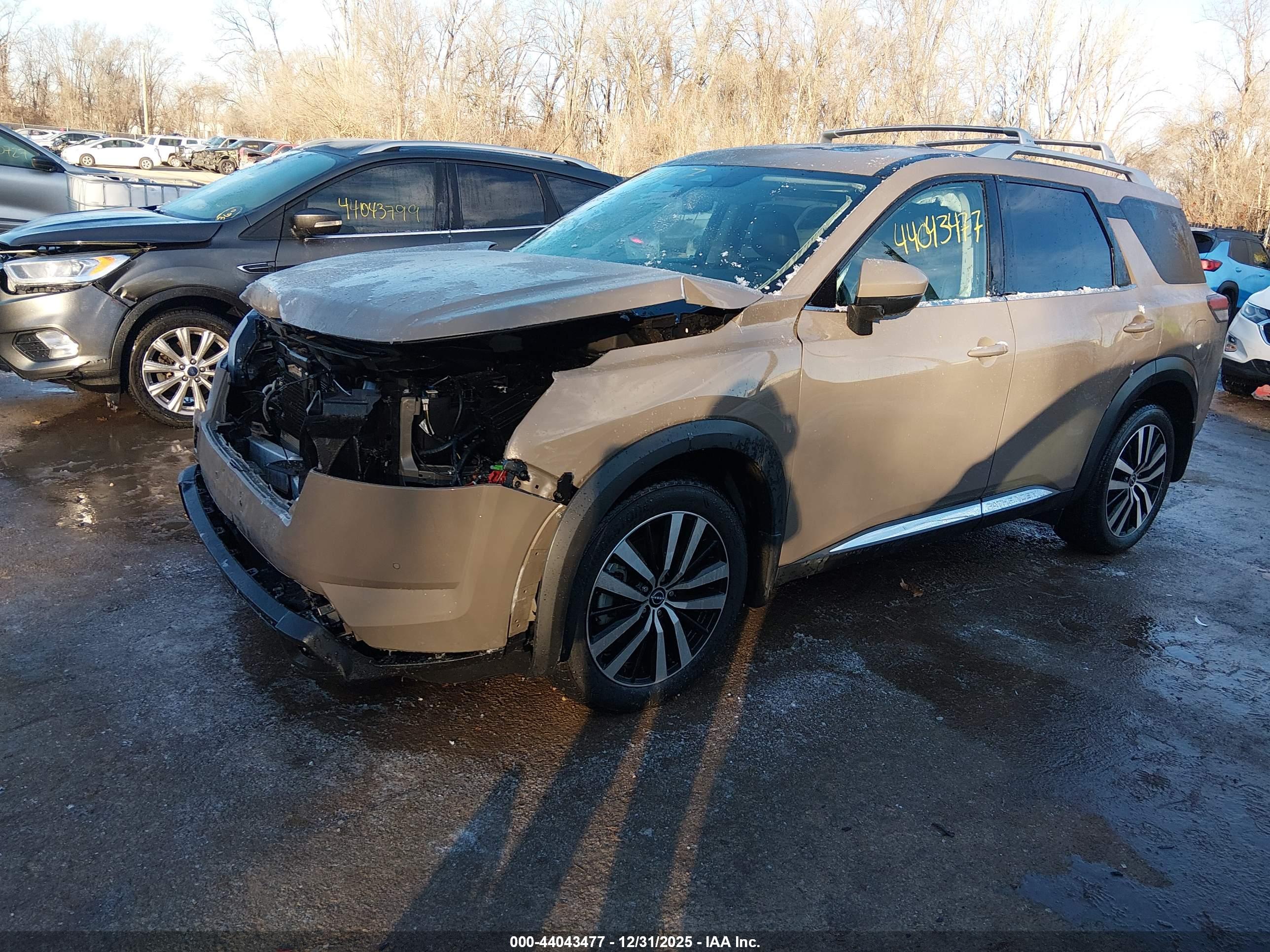 NISSAN PATHFINDER image 2