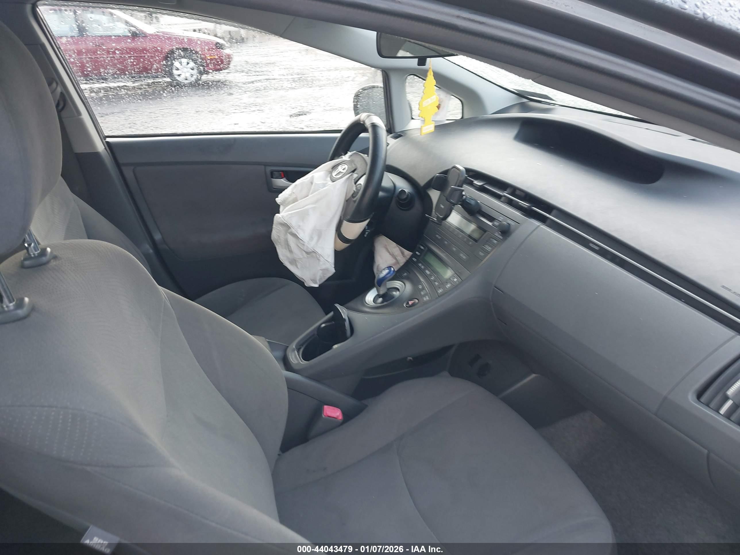 TOYOTA PRIUS image 5