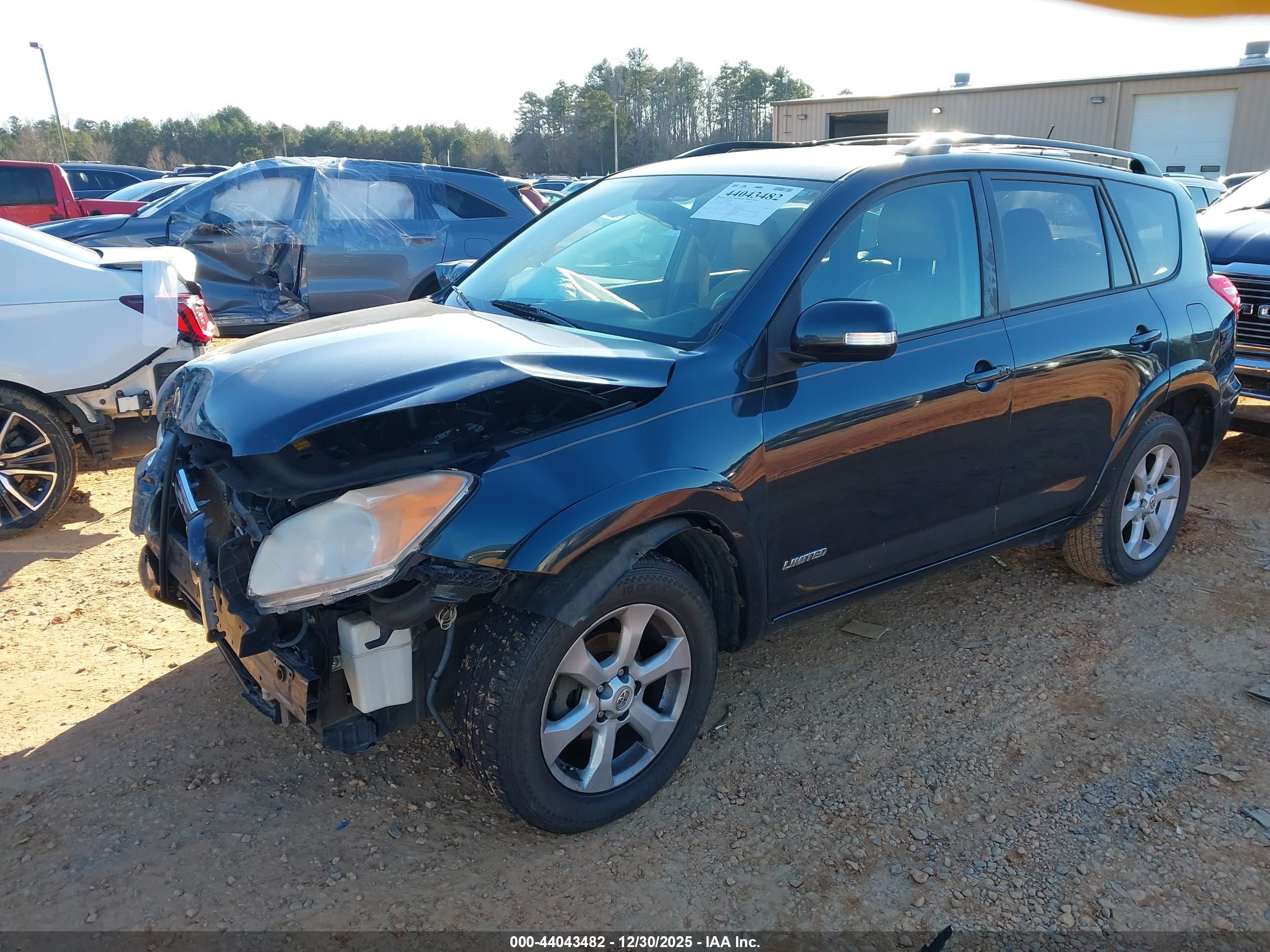 TOYOTA RAV4 image 2