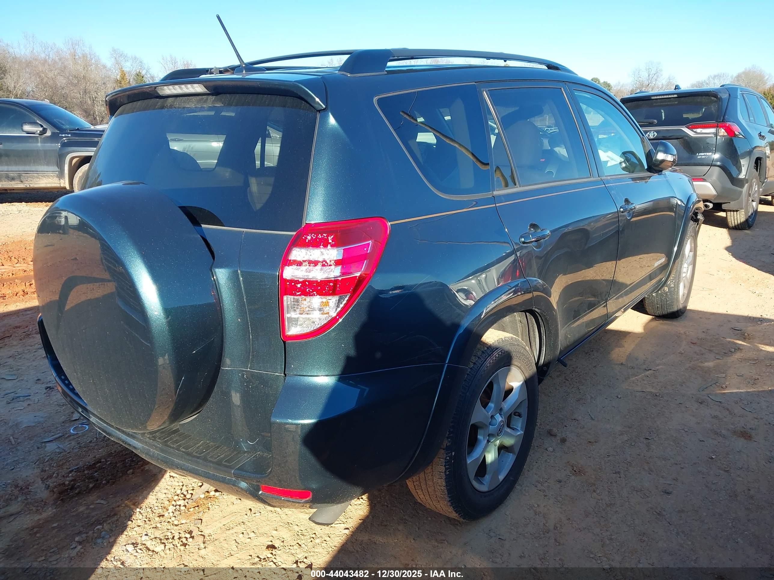 TOYOTA RAV4 image 4