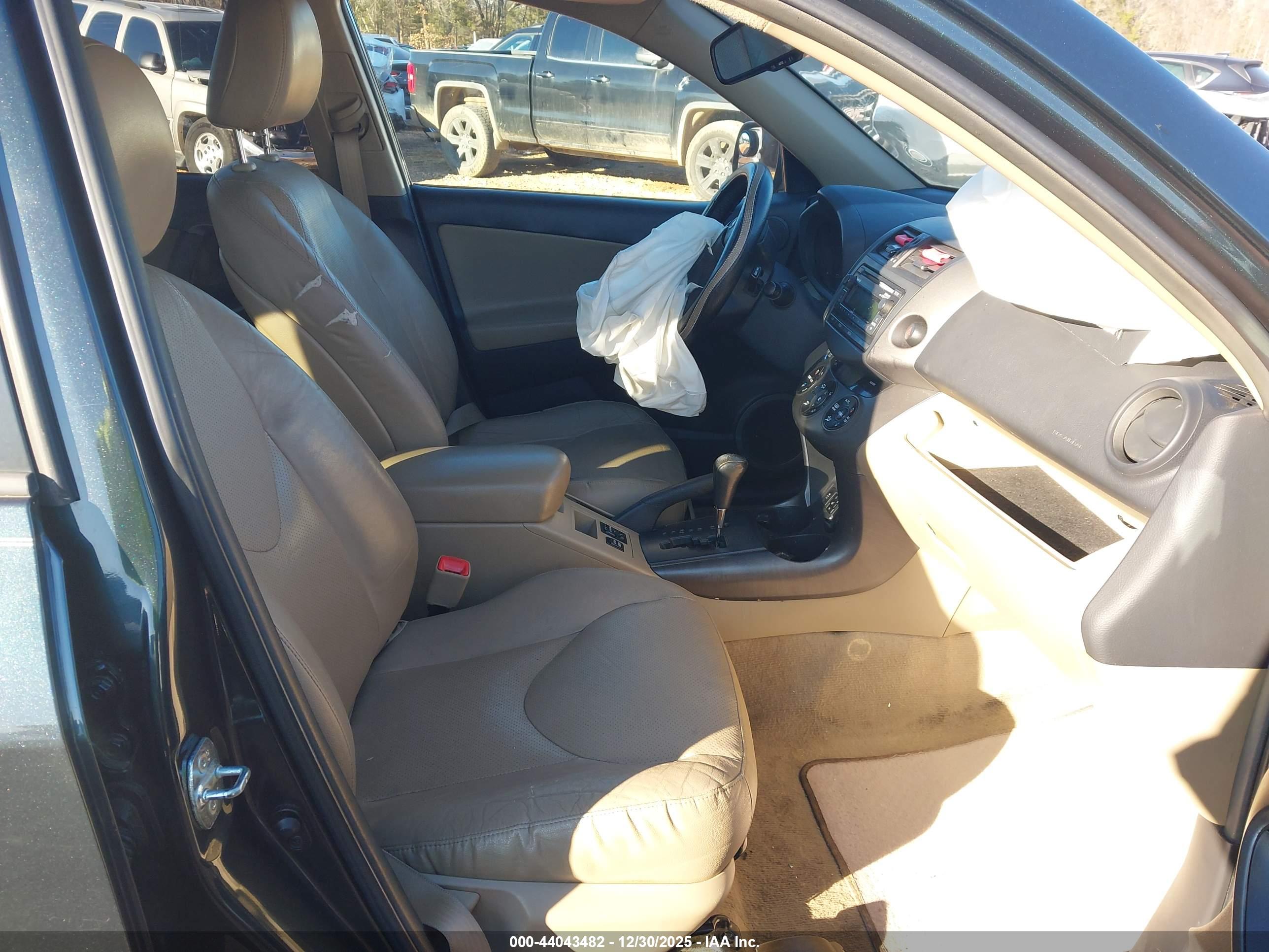 TOYOTA RAV4 image 5