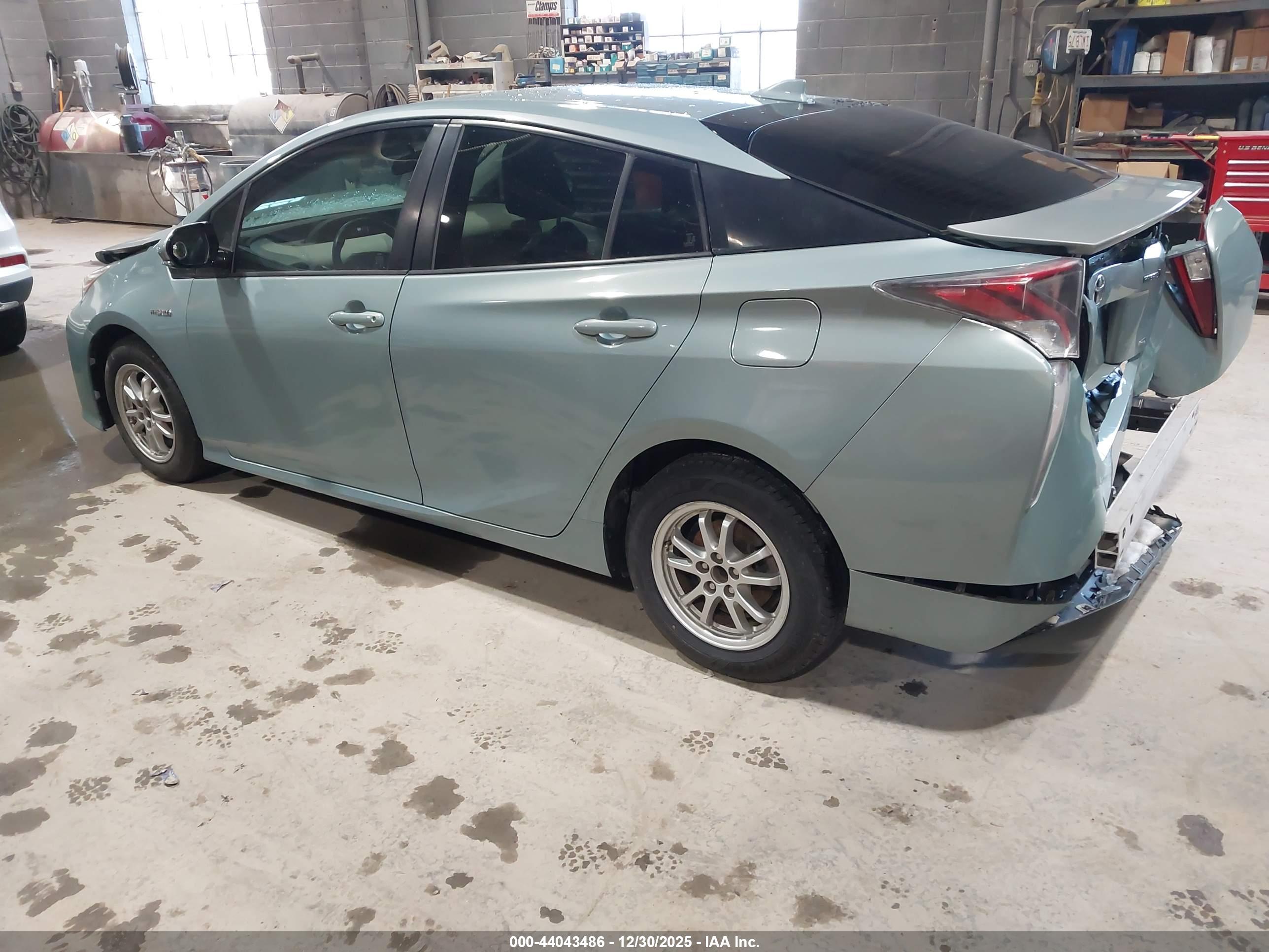 TOYOTA PRIUS image 3
