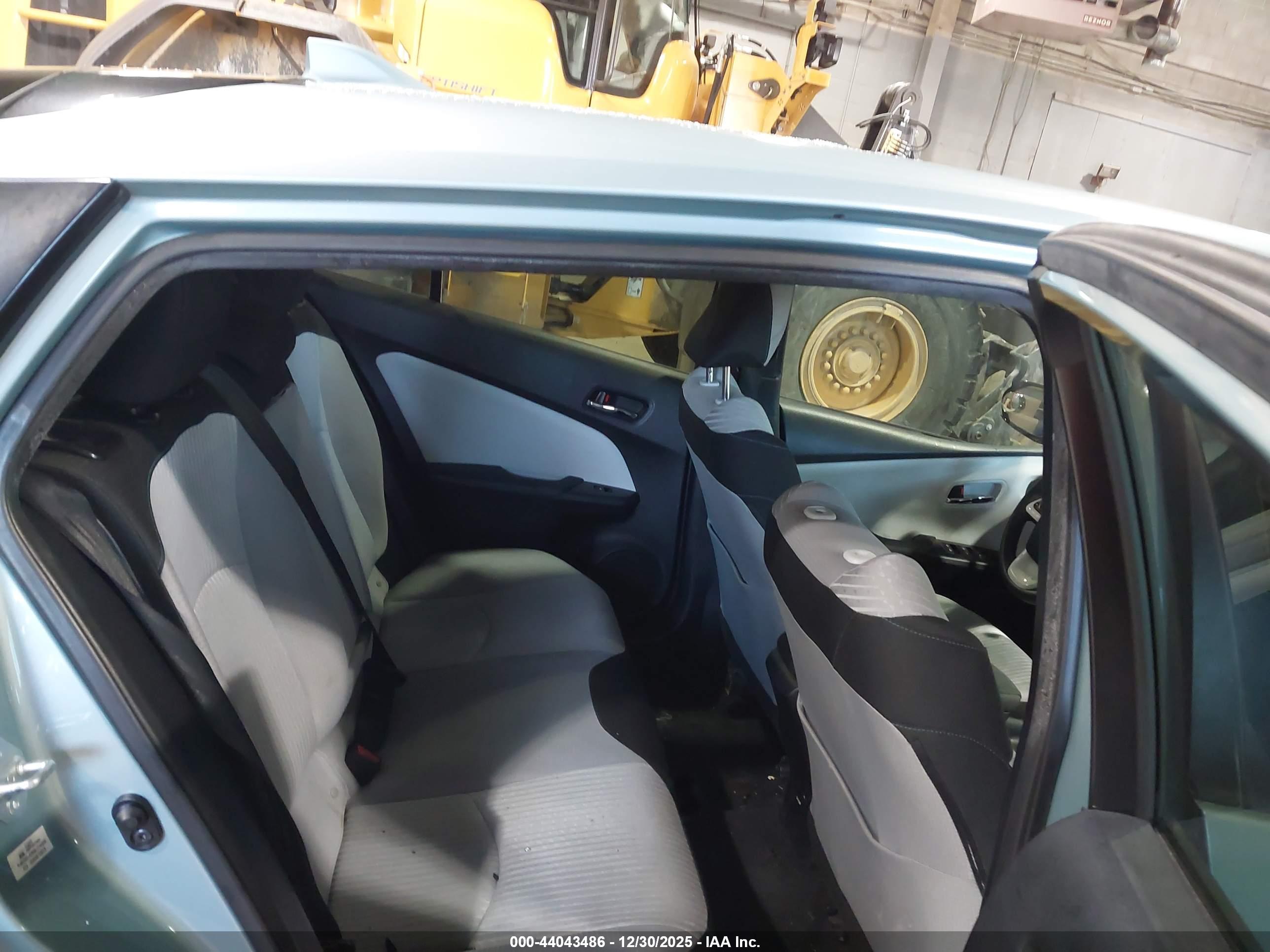 TOYOTA PRIUS image 8