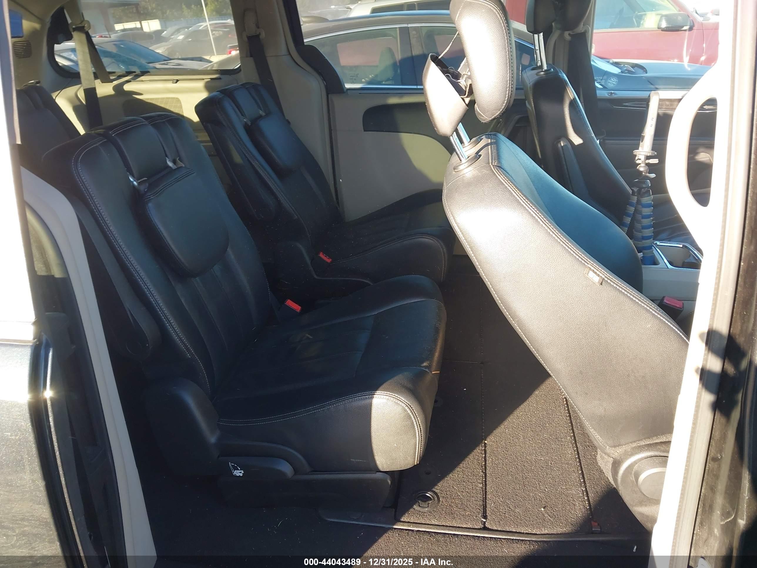 CHRYSLER TOWN image 8