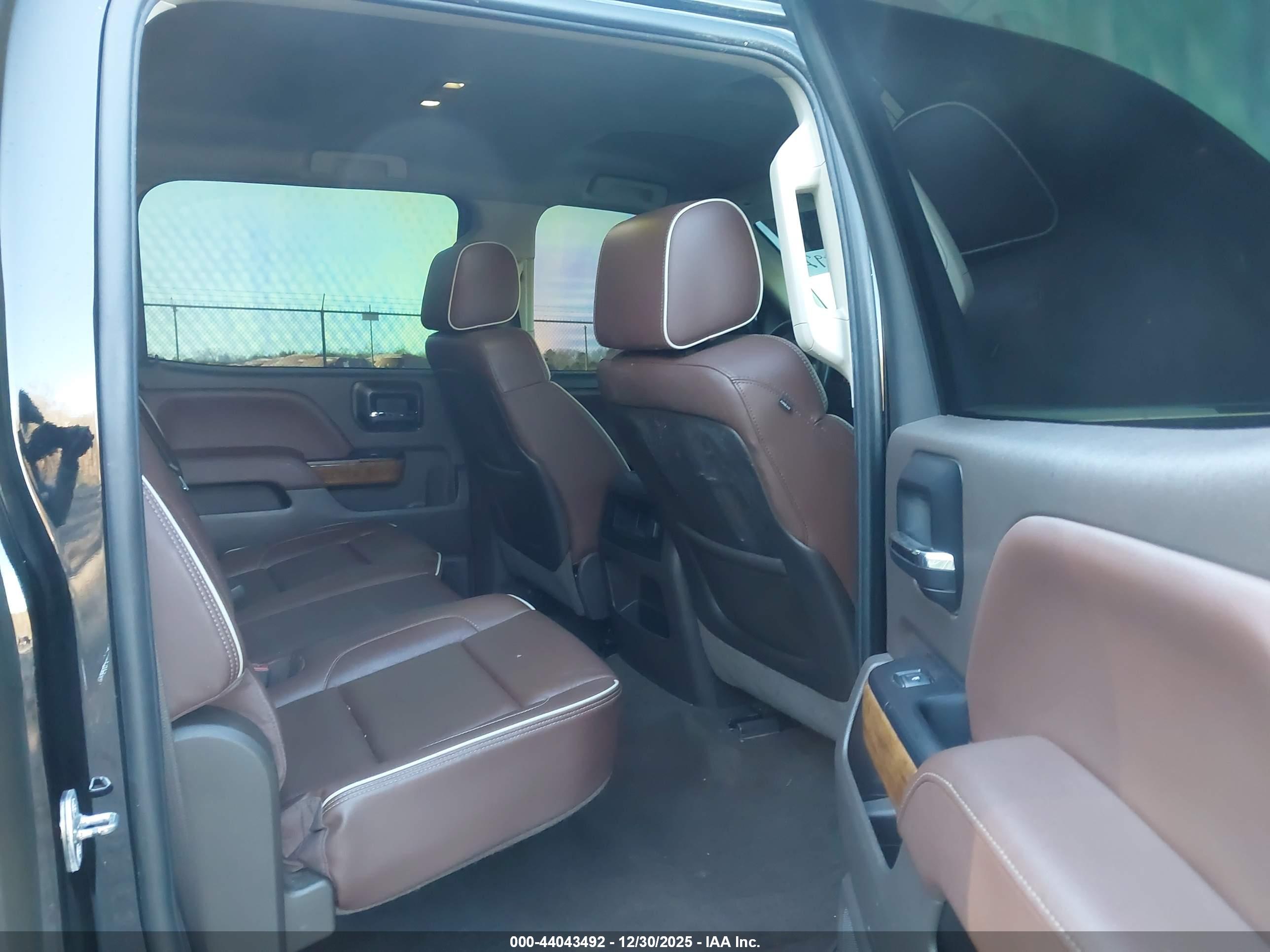 CHEVROLET SILVERADO image 8