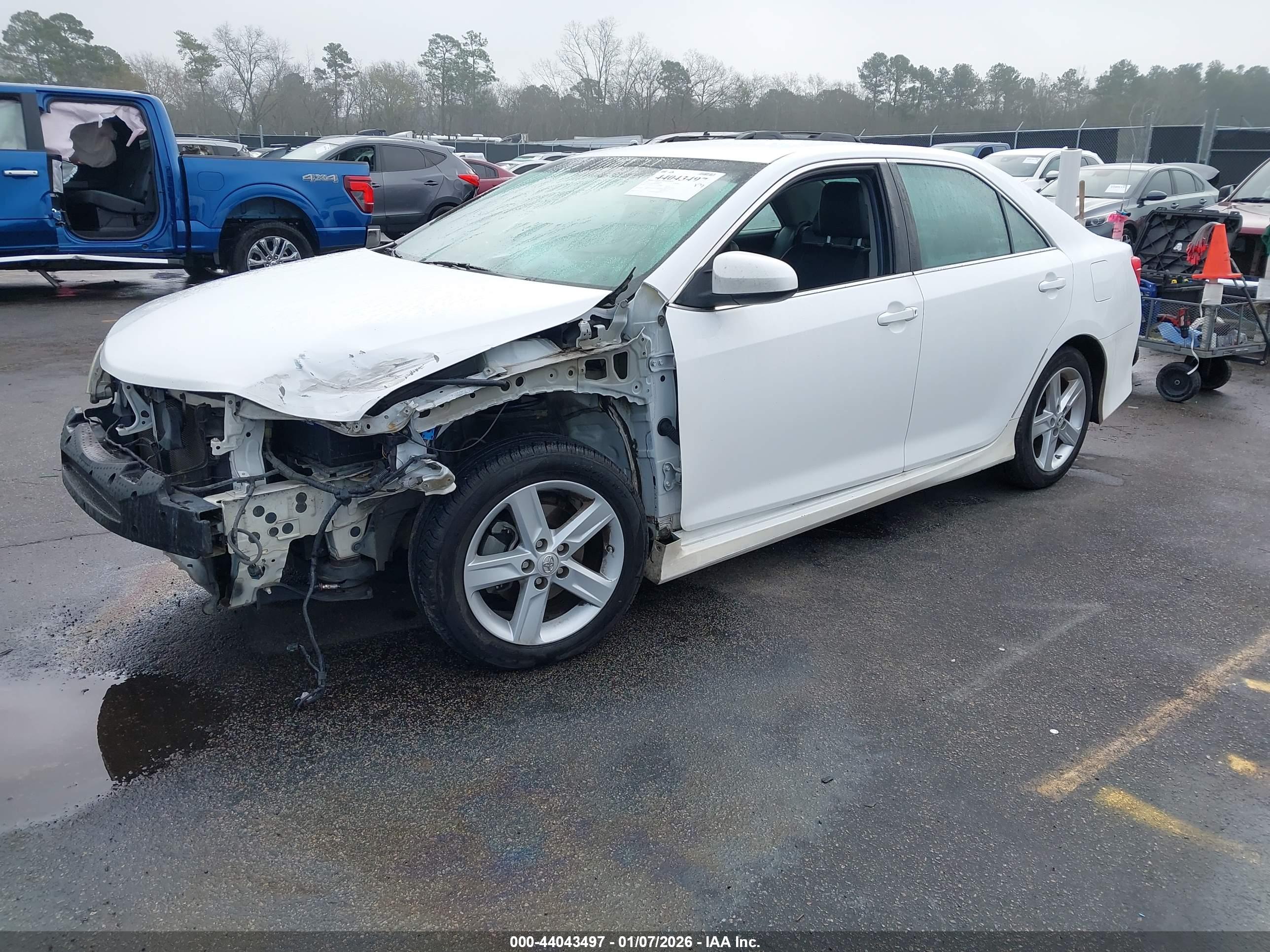TOYOTA CAMRY image 2