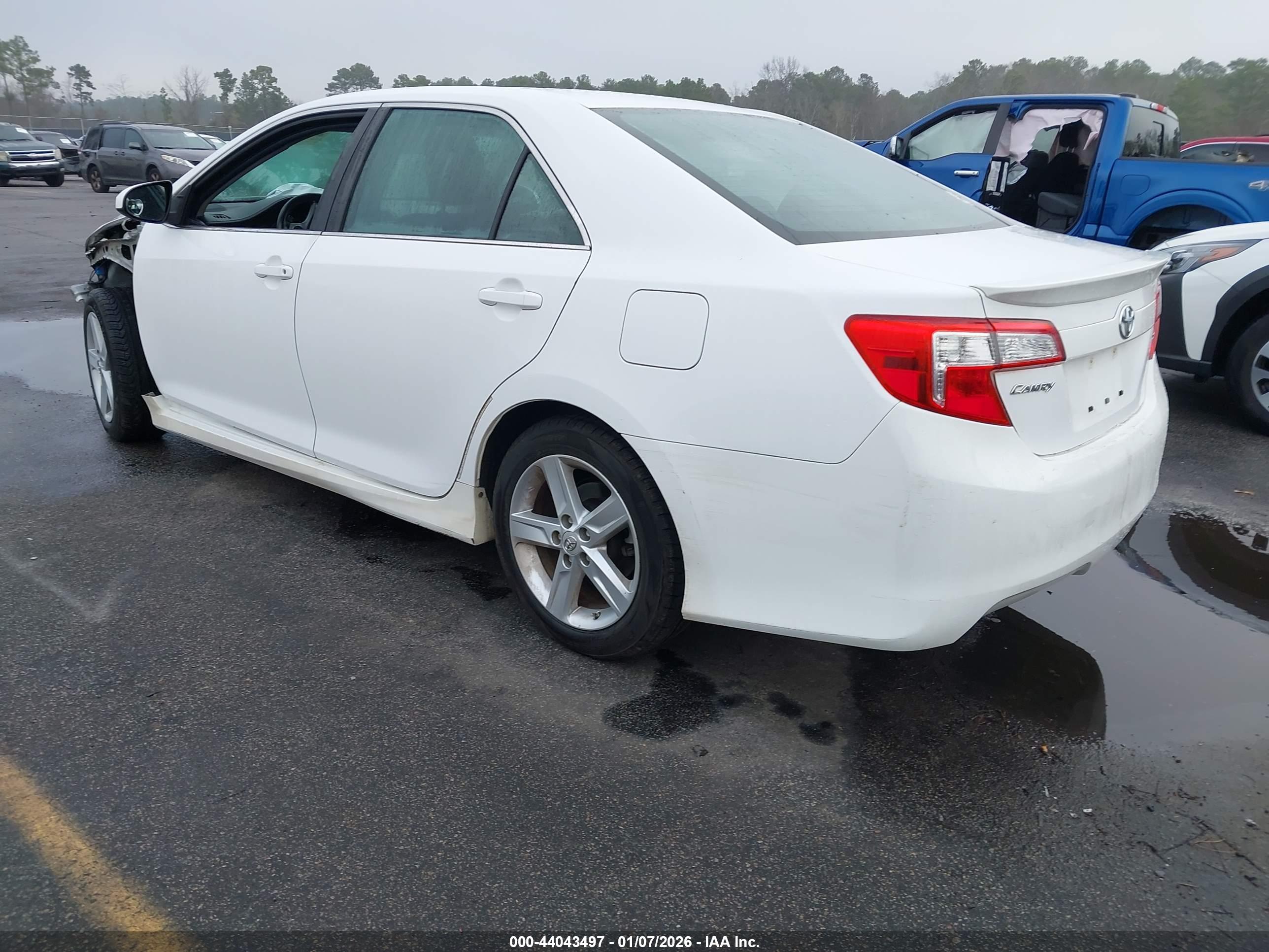 TOYOTA CAMRY image 3