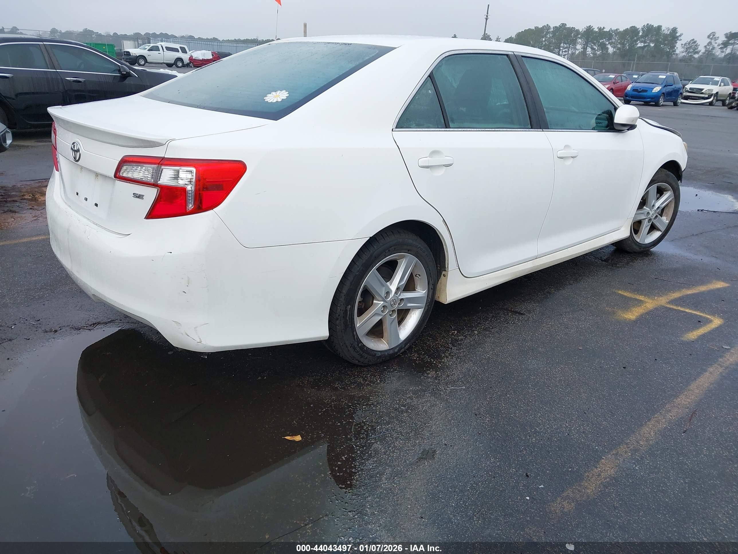 TOYOTA CAMRY image 4