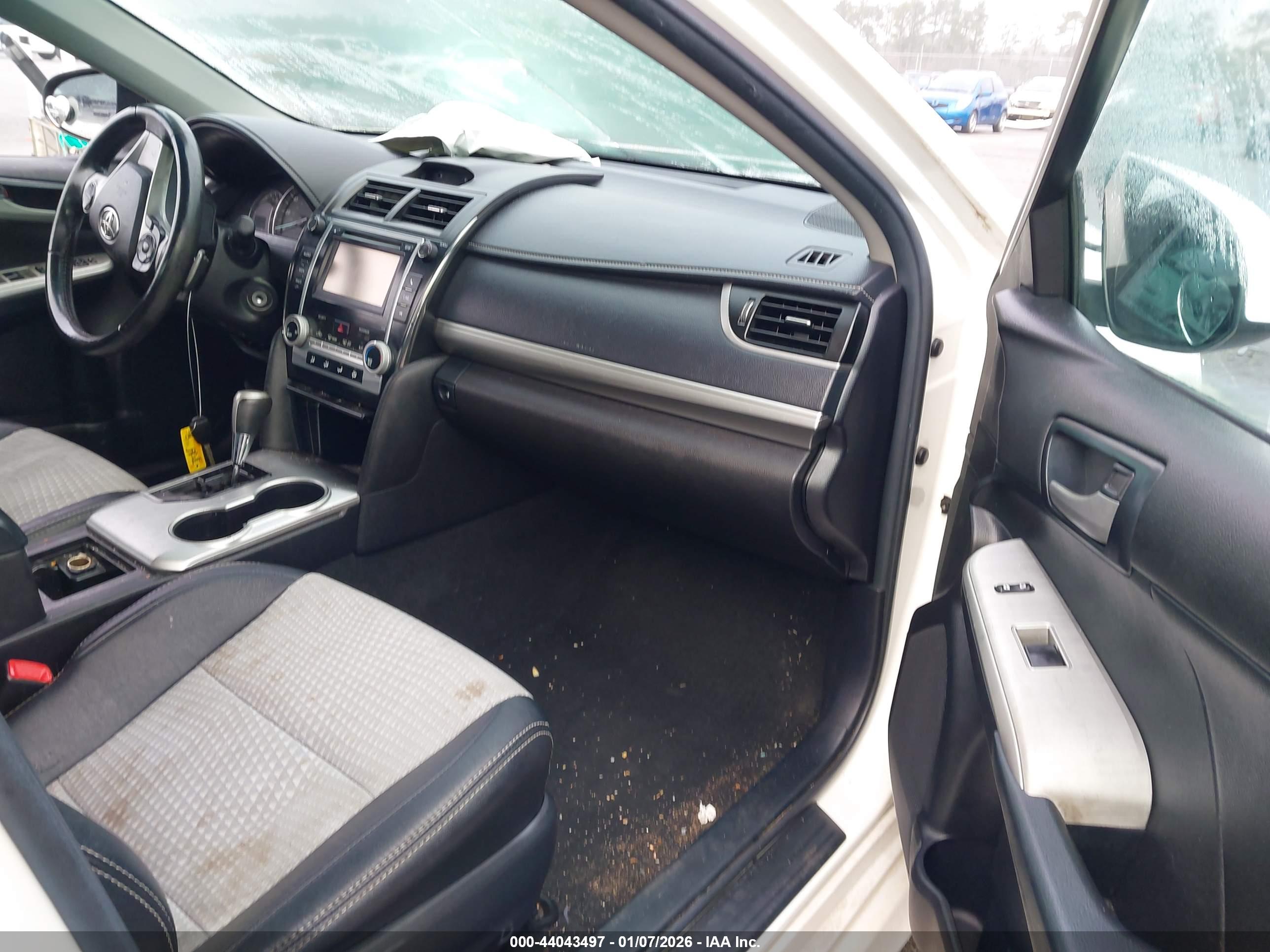 TOYOTA CAMRY image 5