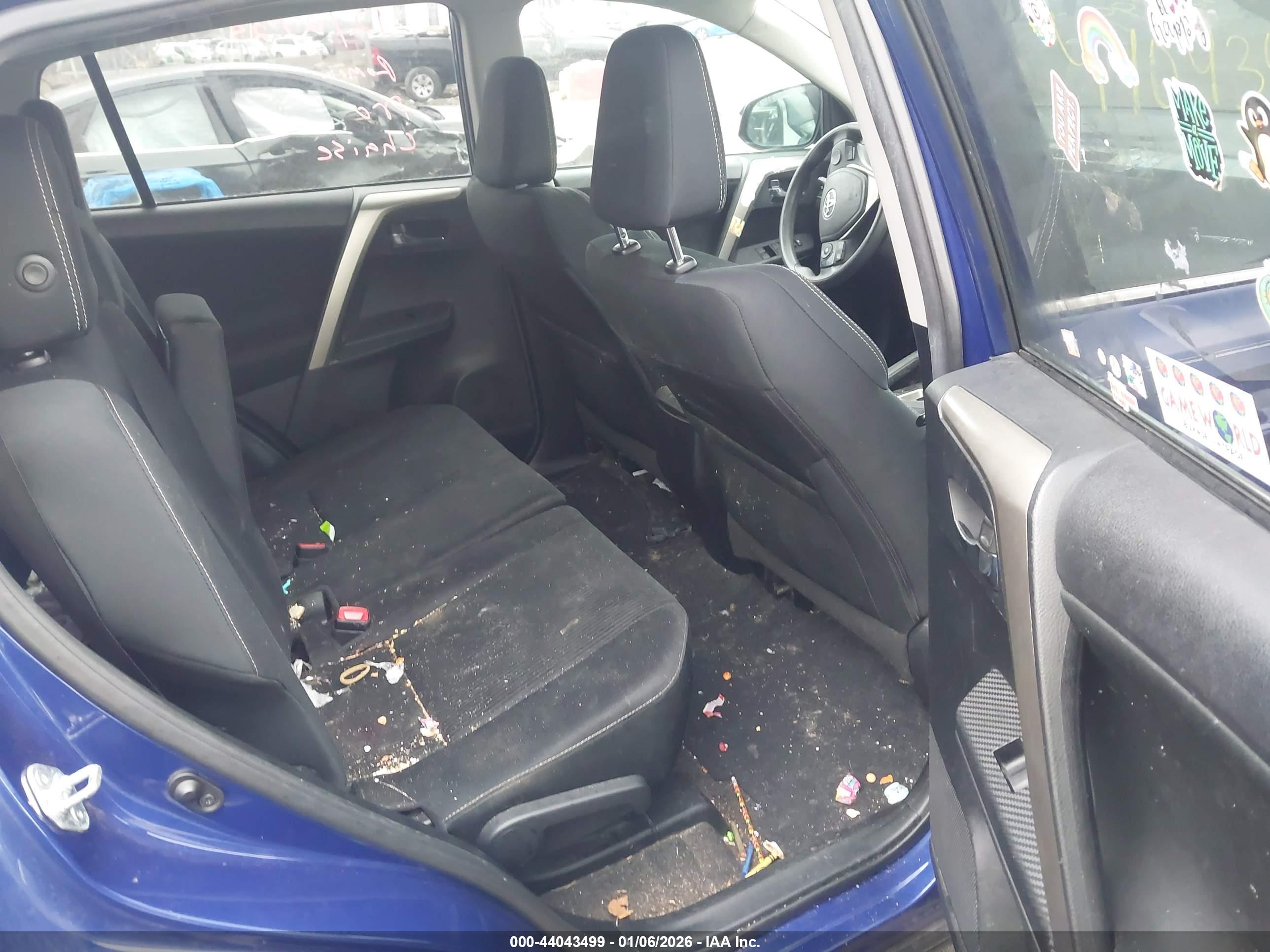 TOYOTA RAV4 image 8