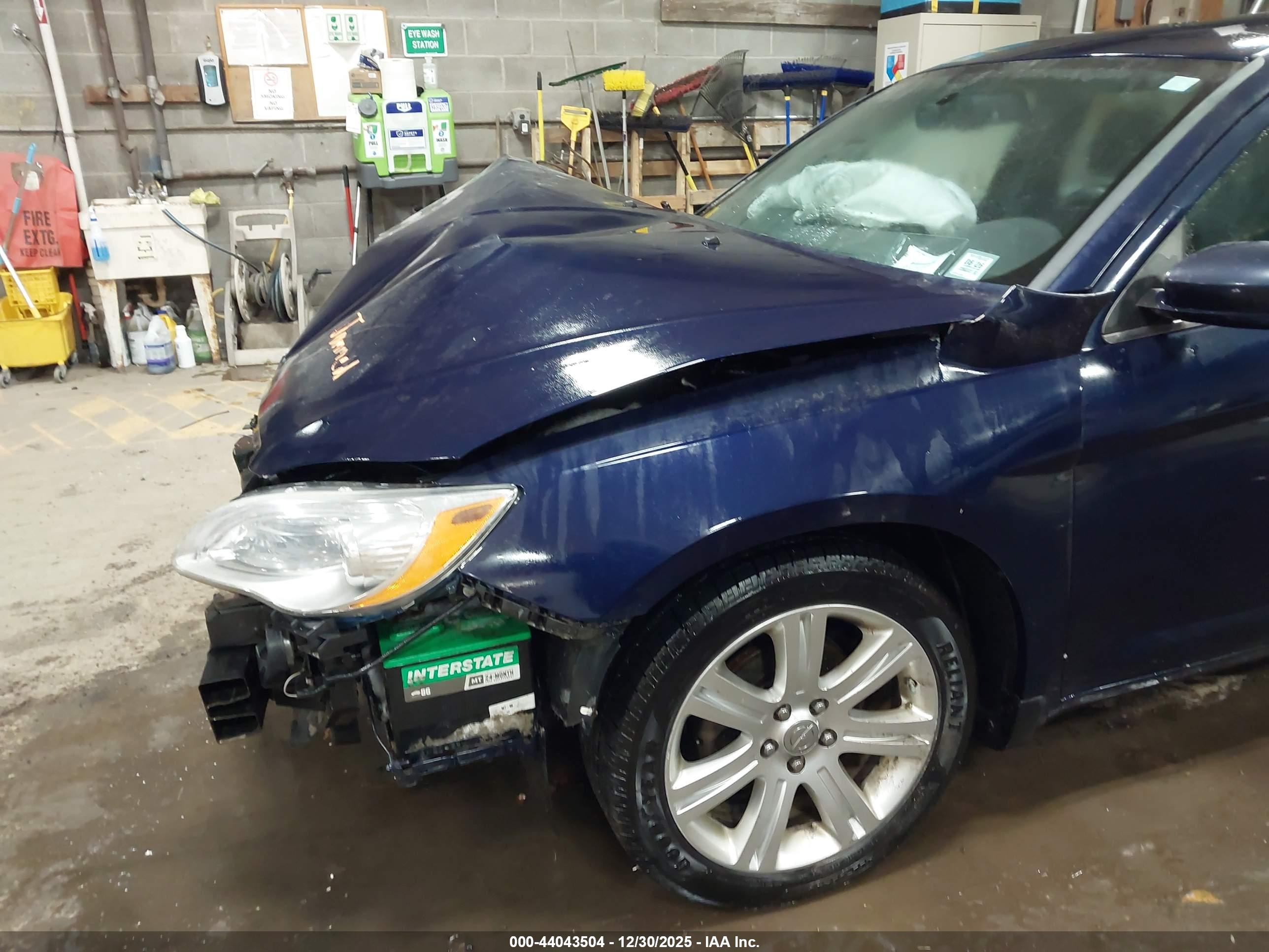 CHRYSLER 200 image 6