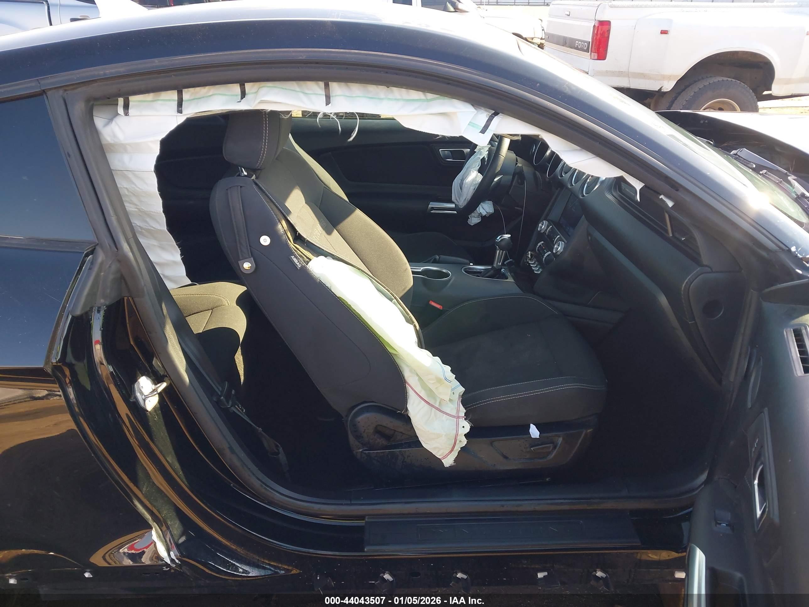 FORD MUSTANG image 5