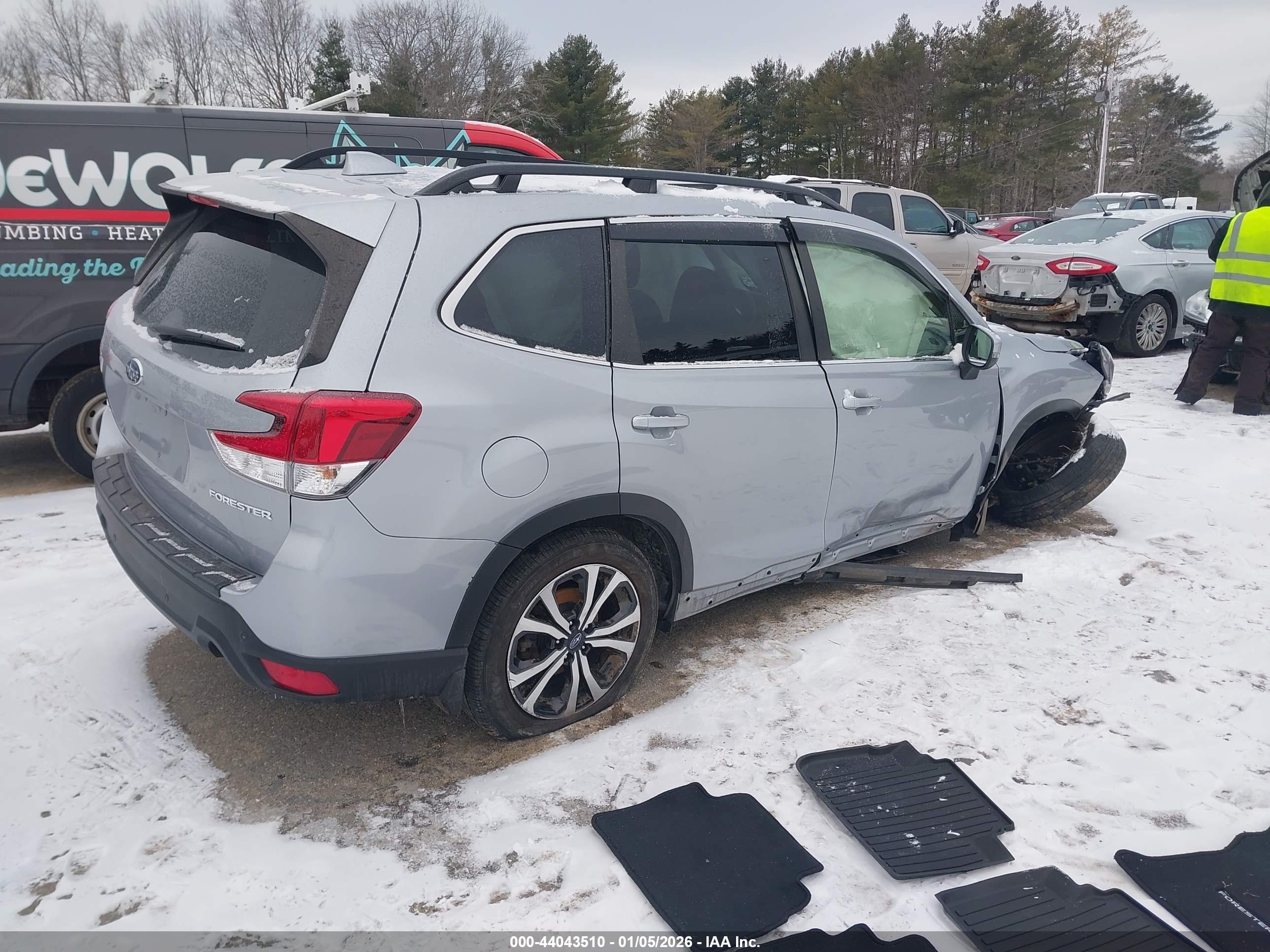 SUBARU FORESTER image 4