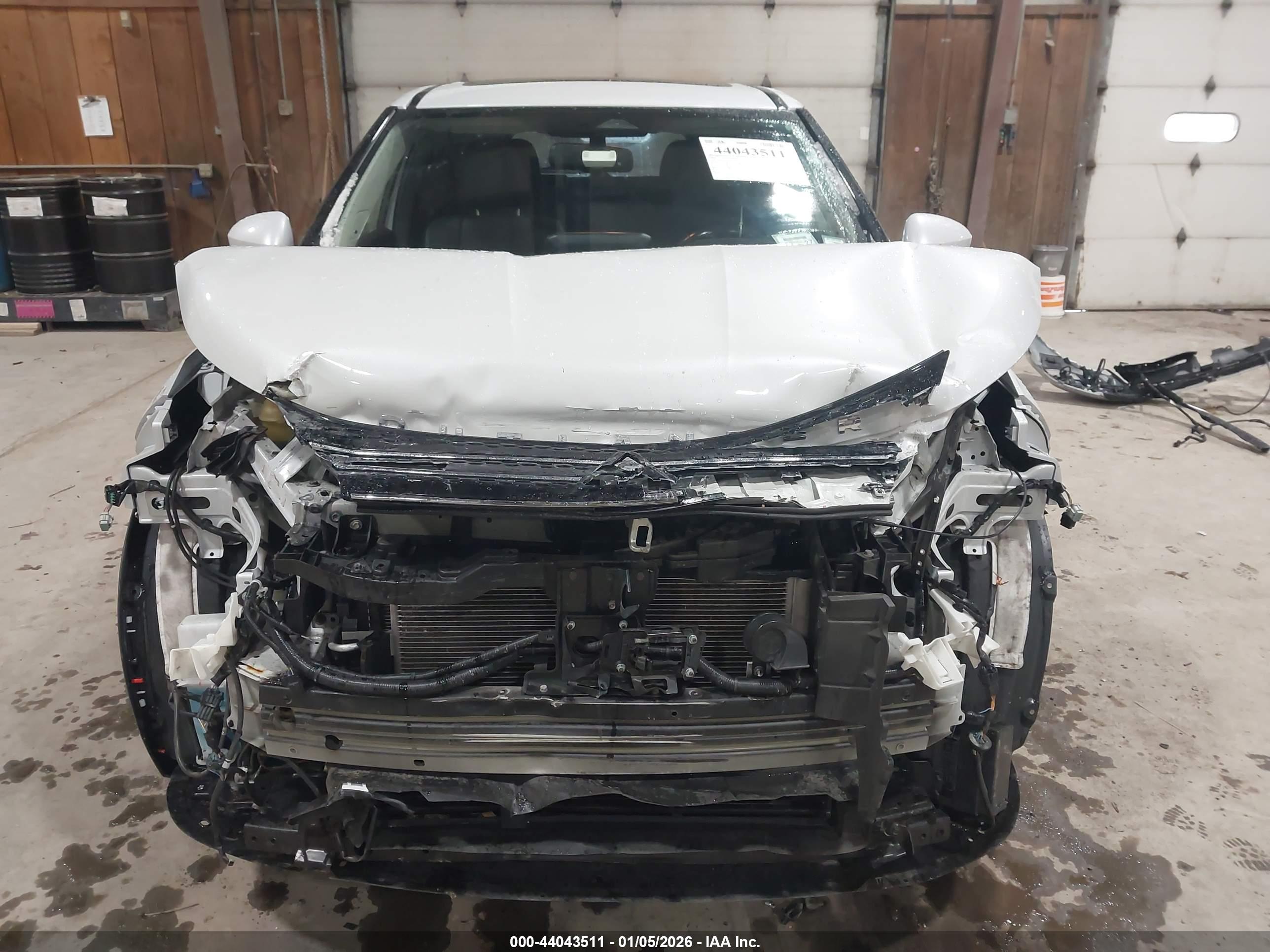 MITSUBISHI OUTLANDER image 6