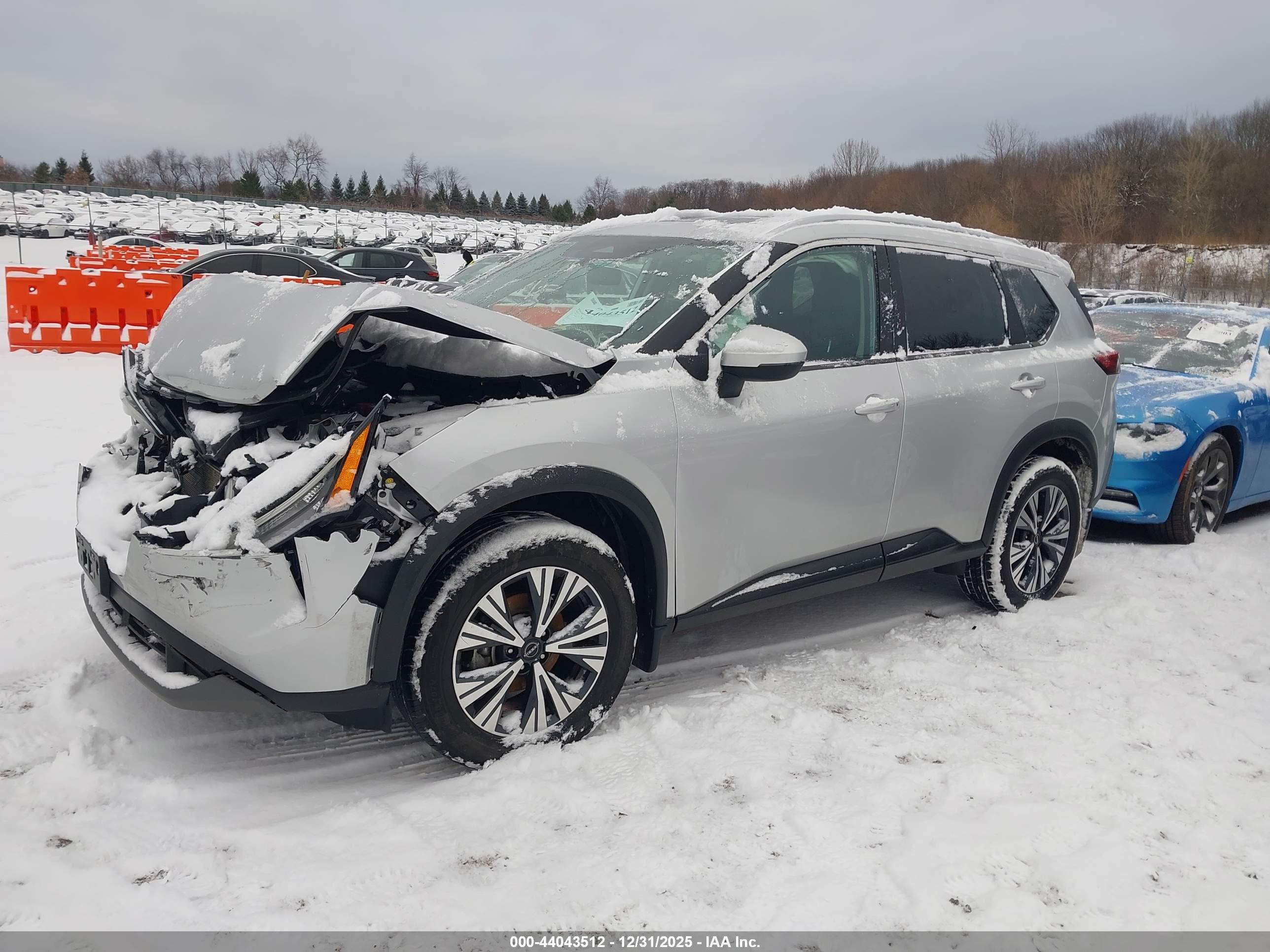NISSAN ROGUE image 2