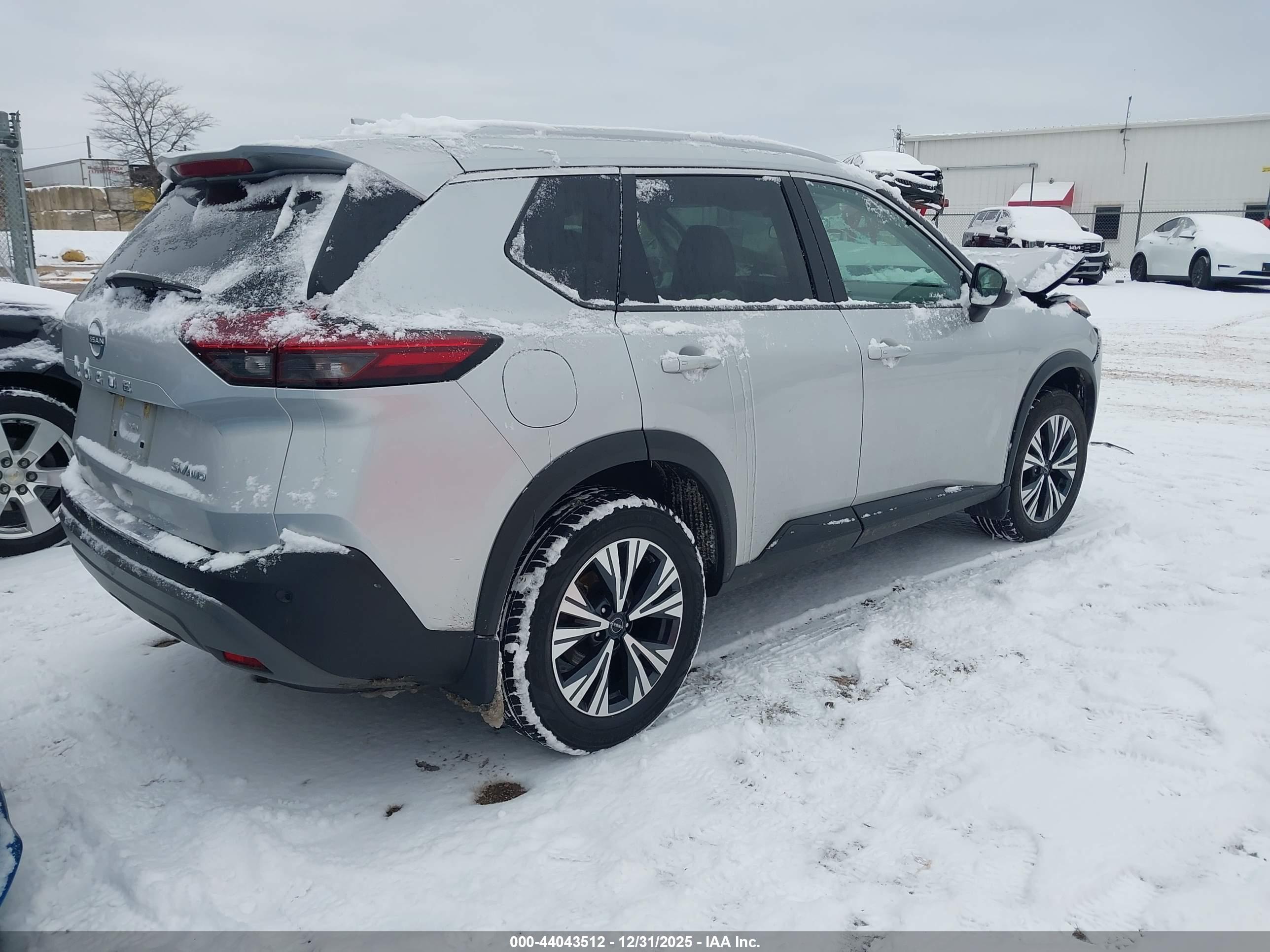 NISSAN ROGUE image 4