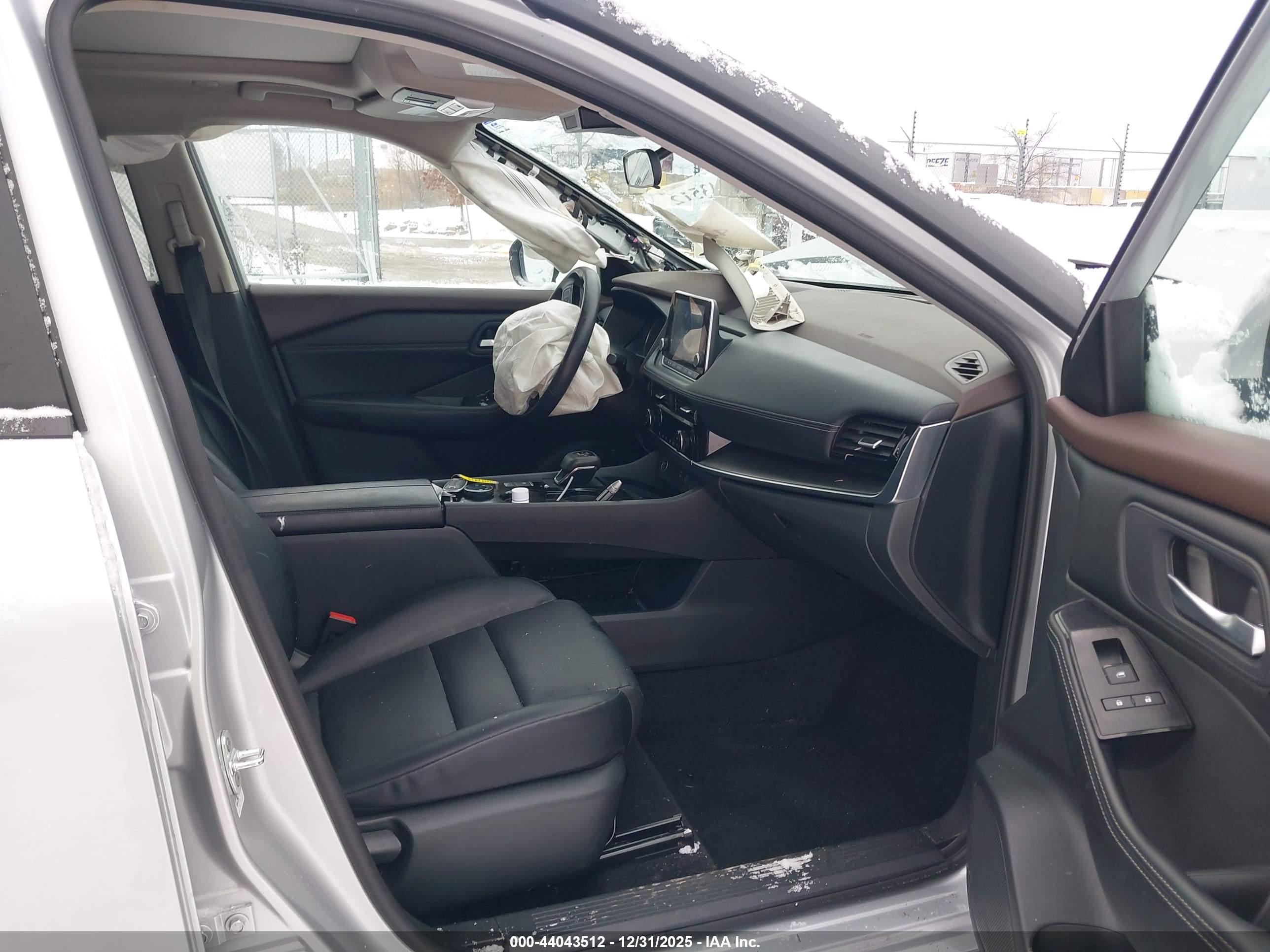 NISSAN ROGUE image 5