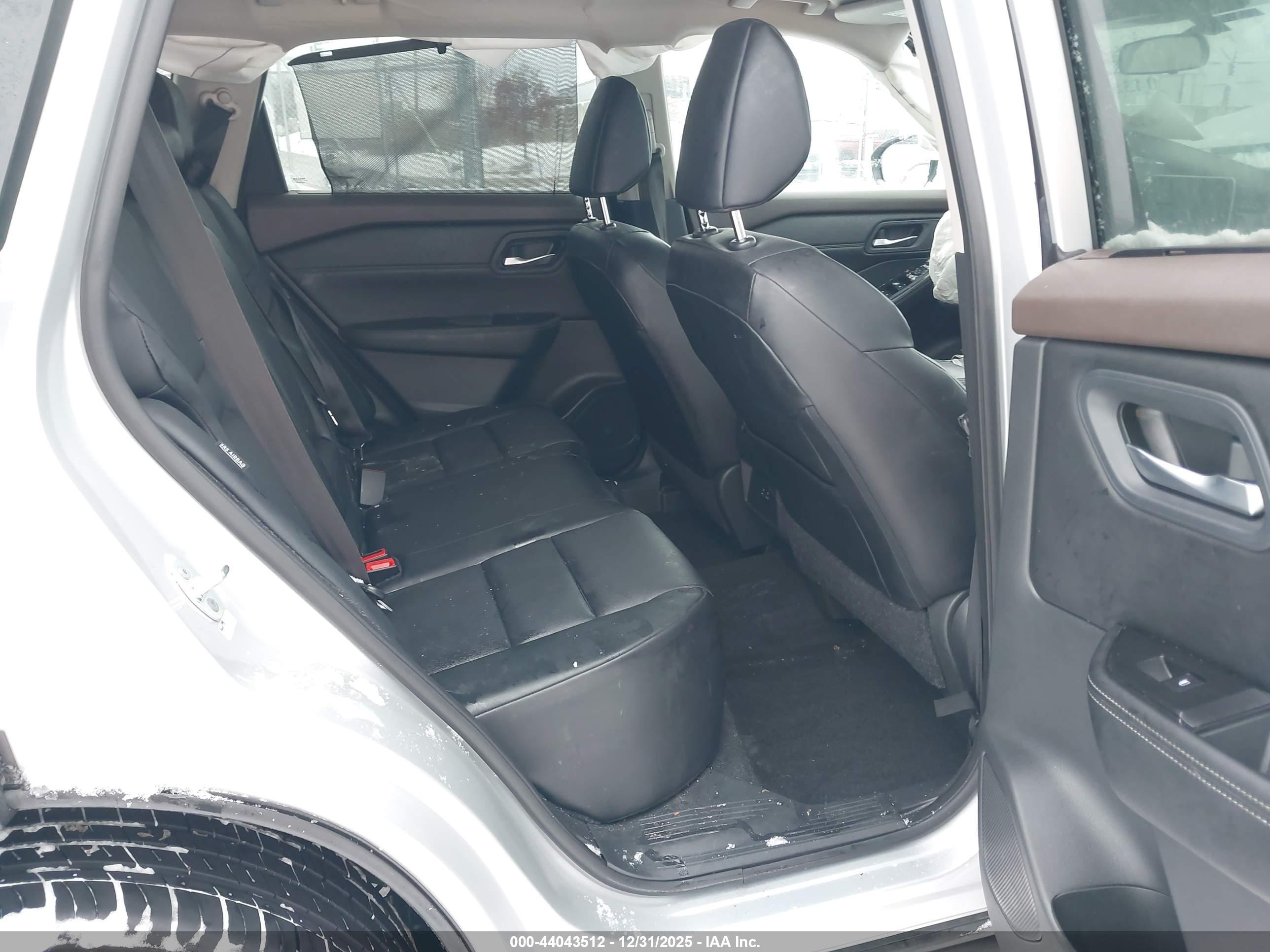 NISSAN ROGUE image 8