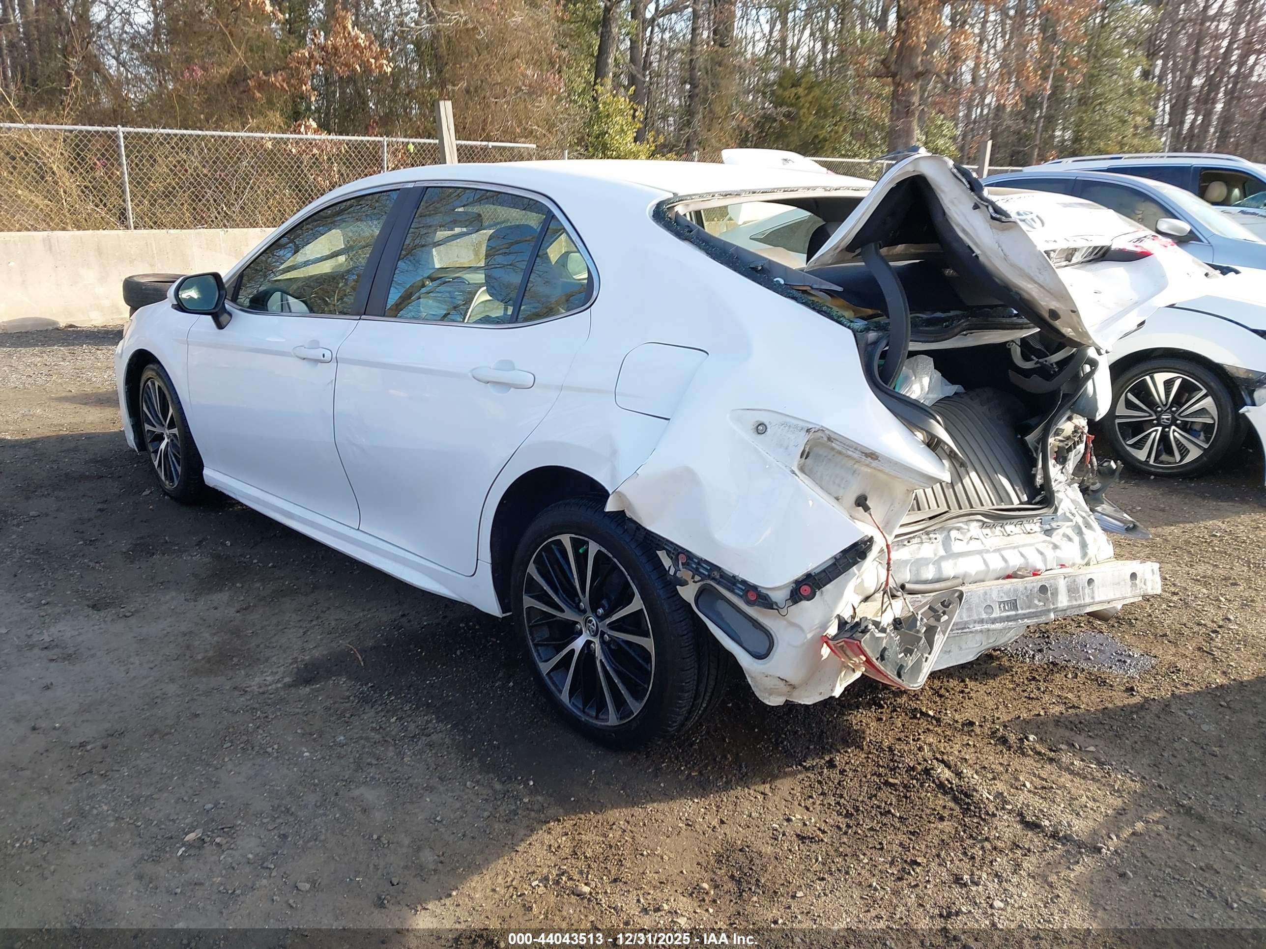 TOYOTA CAMRY image 3