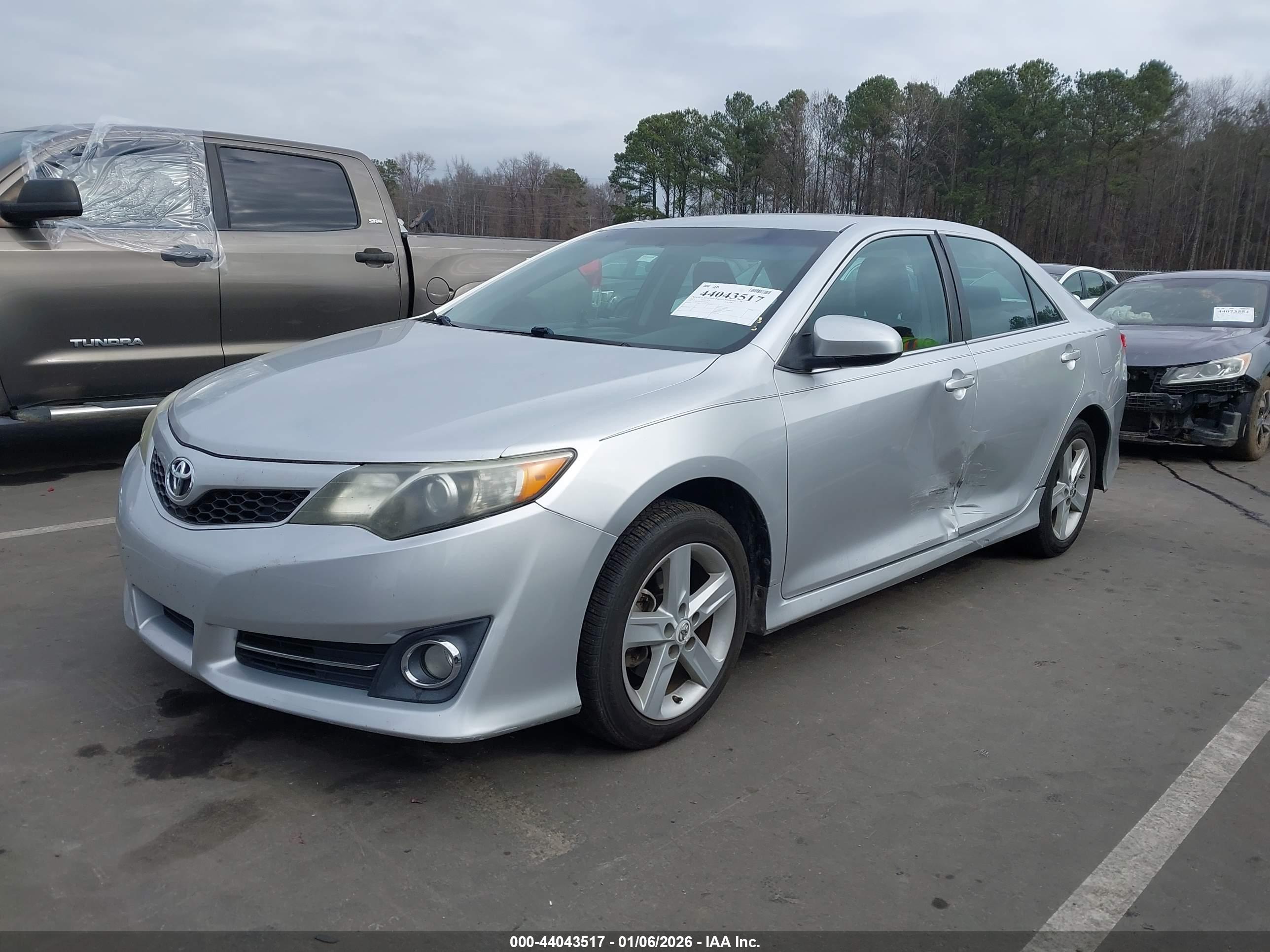 TOYOTA CAMRY image 2