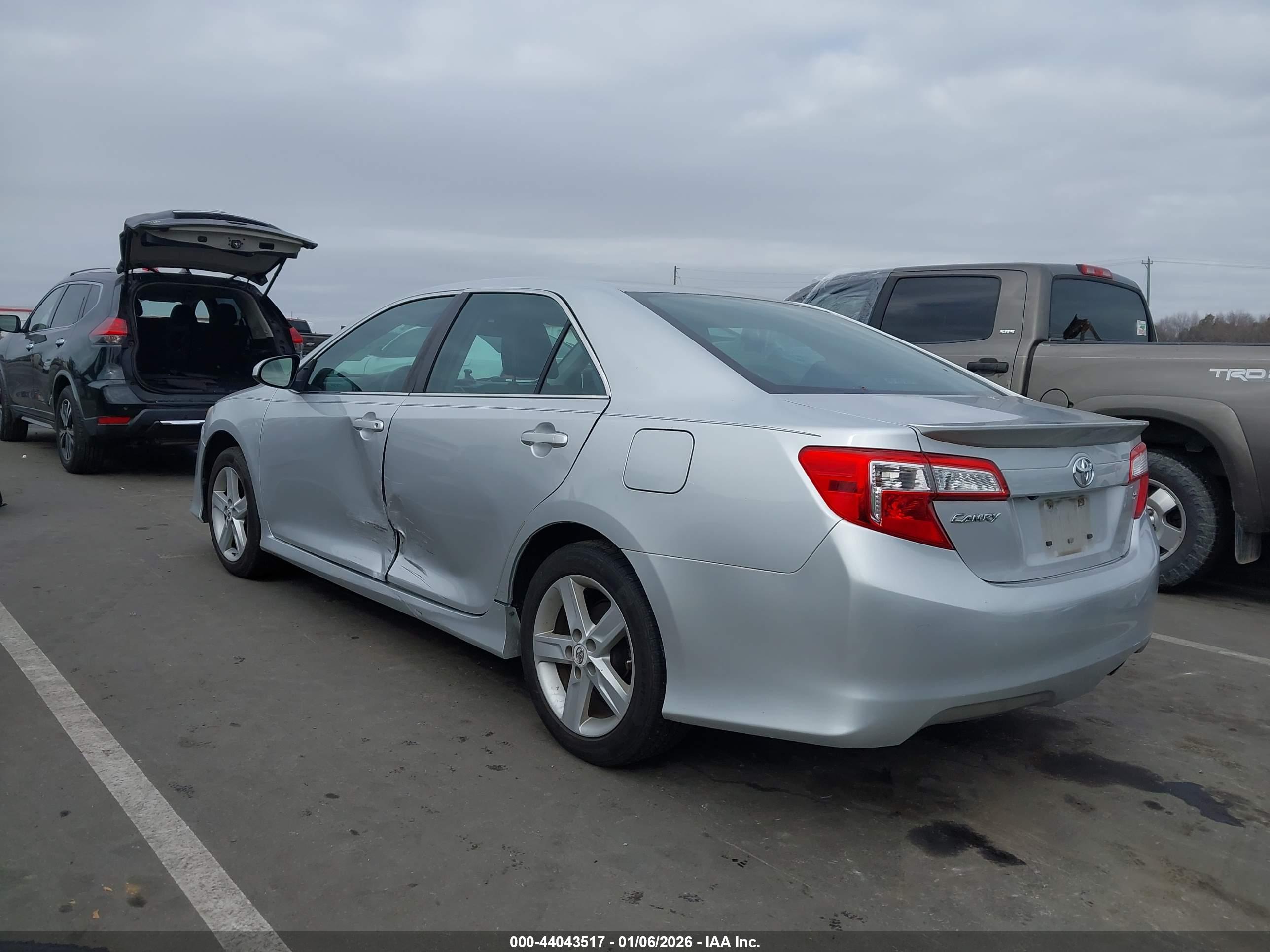 TOYOTA CAMRY image 3