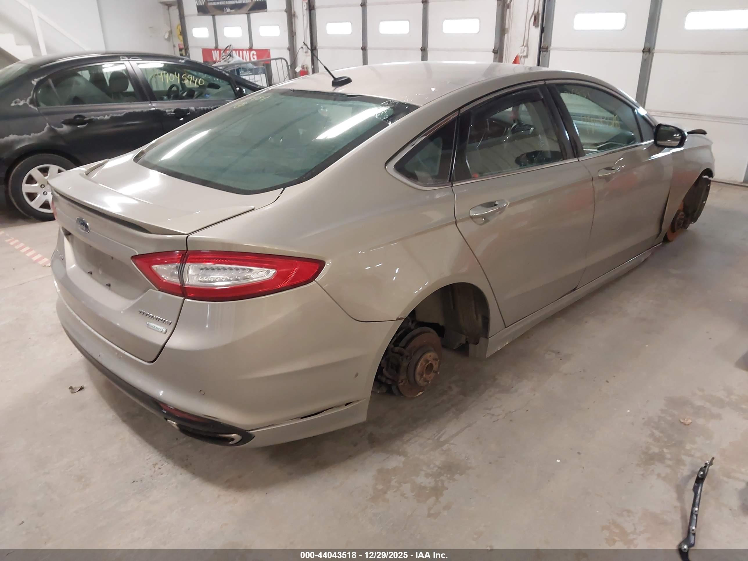 FORD FUSION image 4