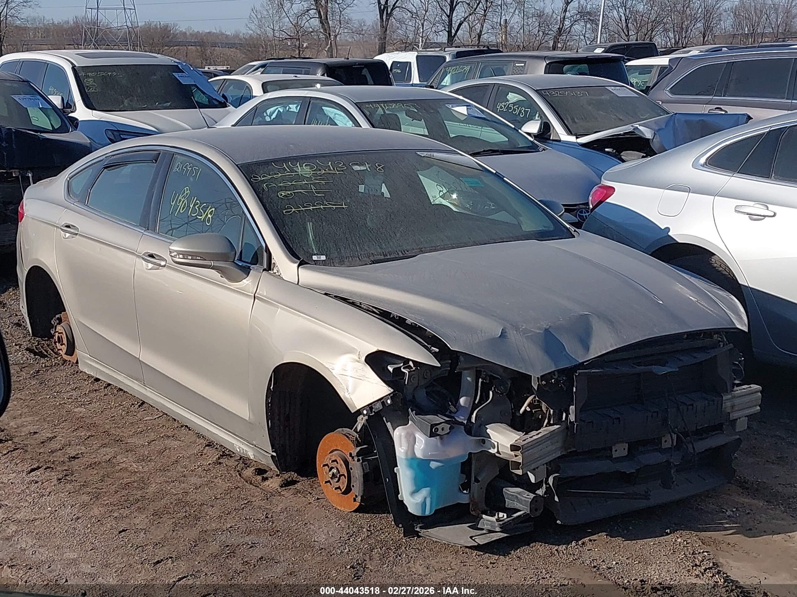 FORD FUSION image 6
