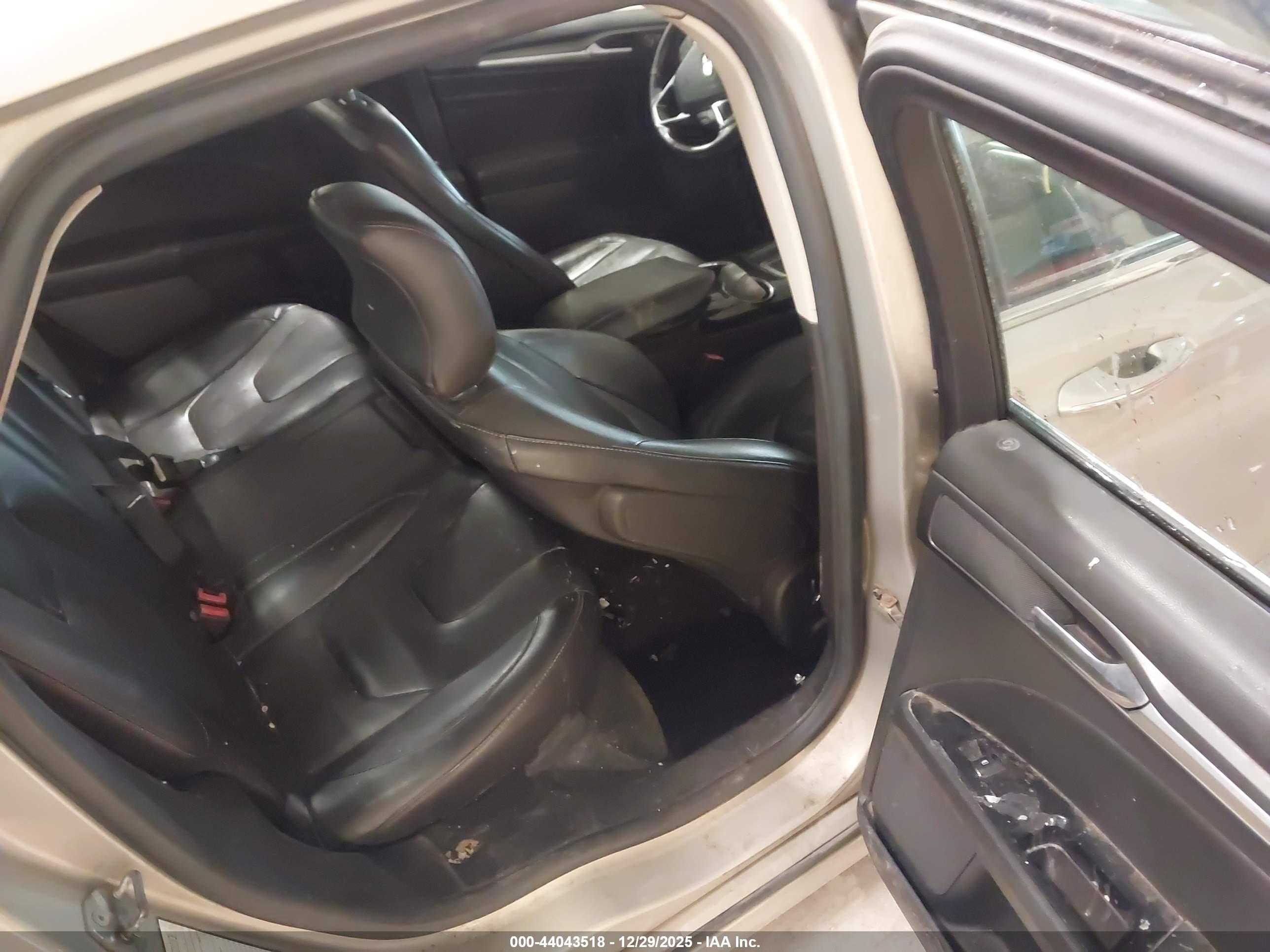 FORD FUSION image 8