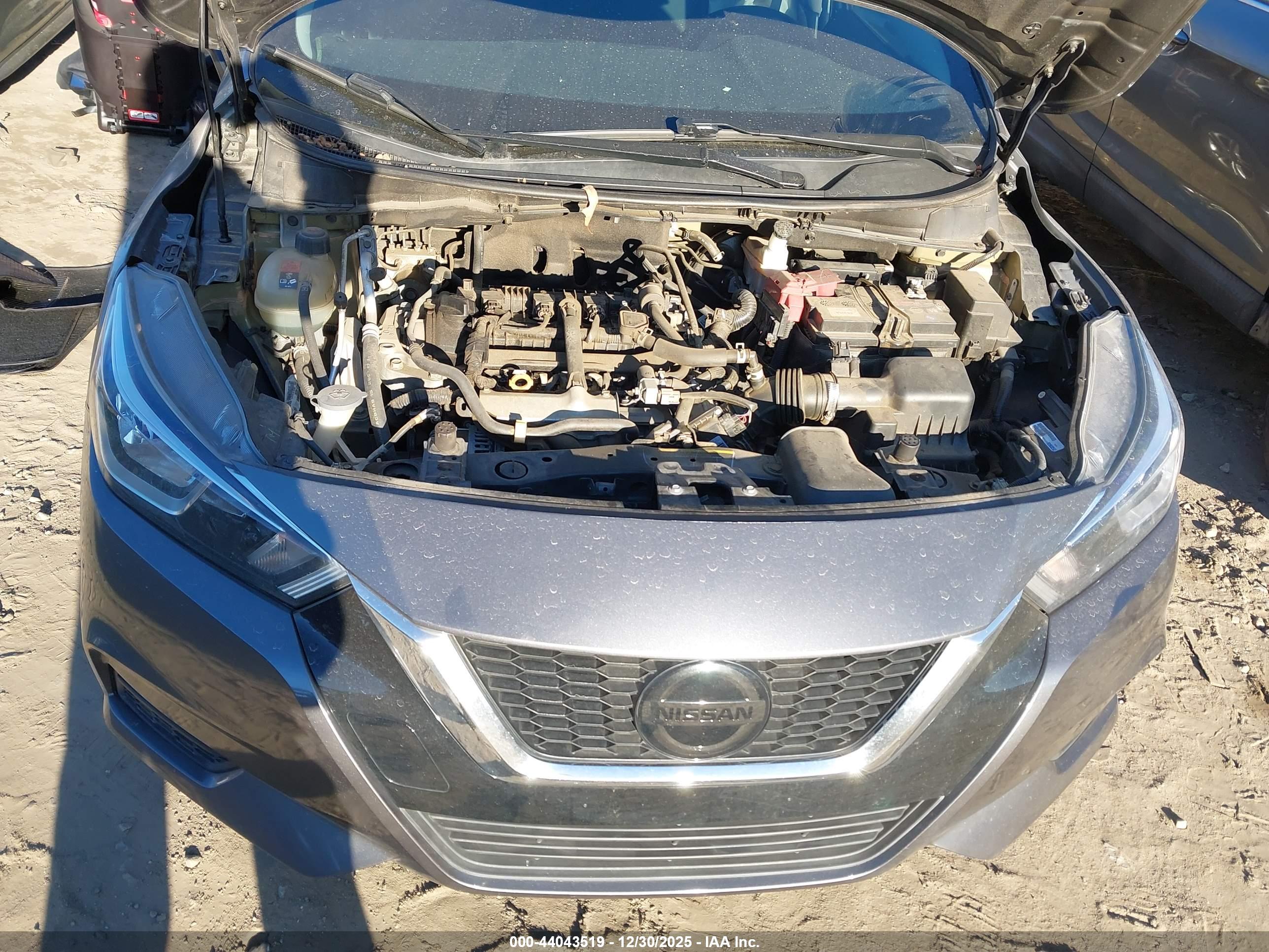 NISSAN VERSA image 10