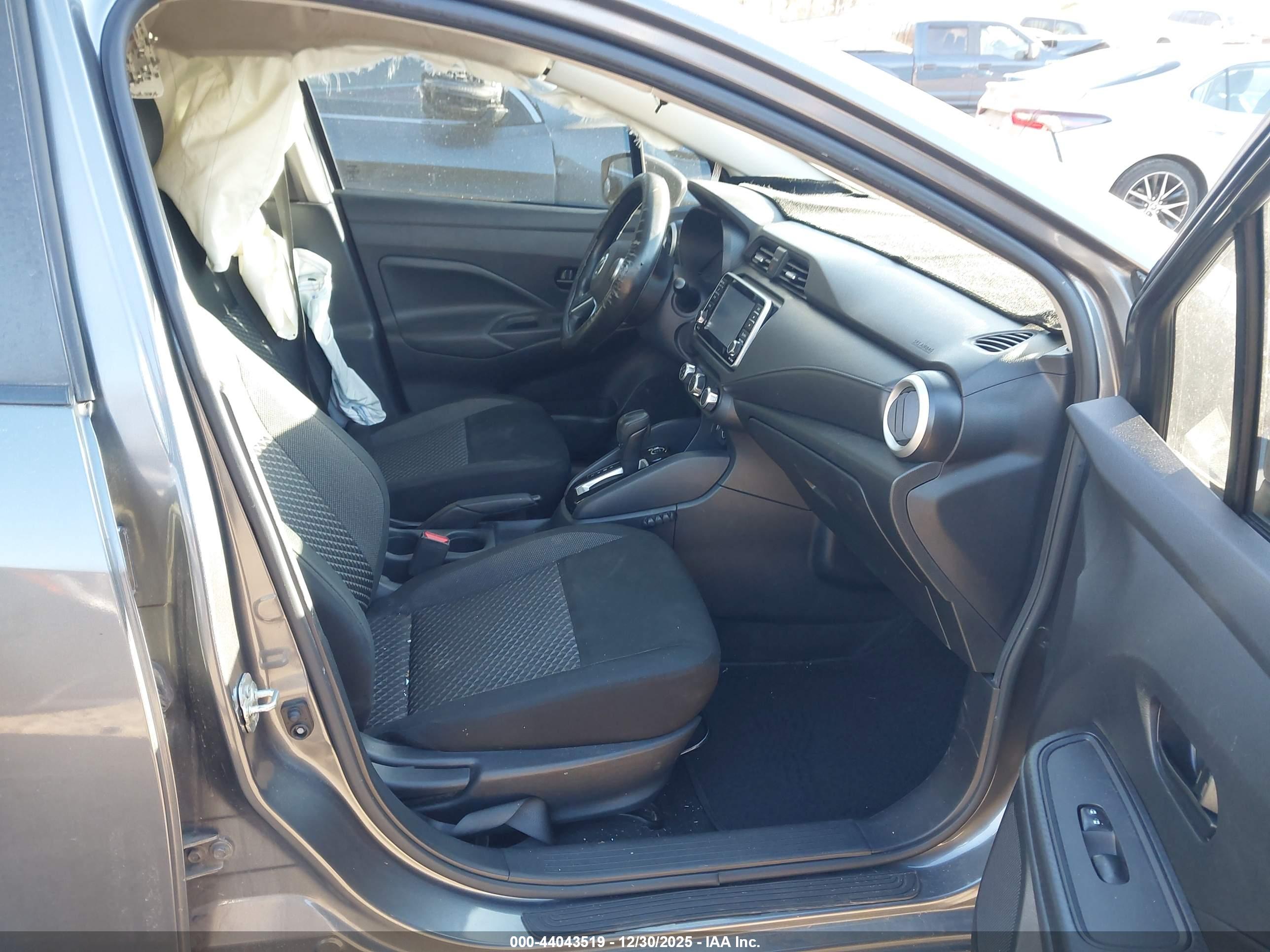 NISSAN VERSA image 5
