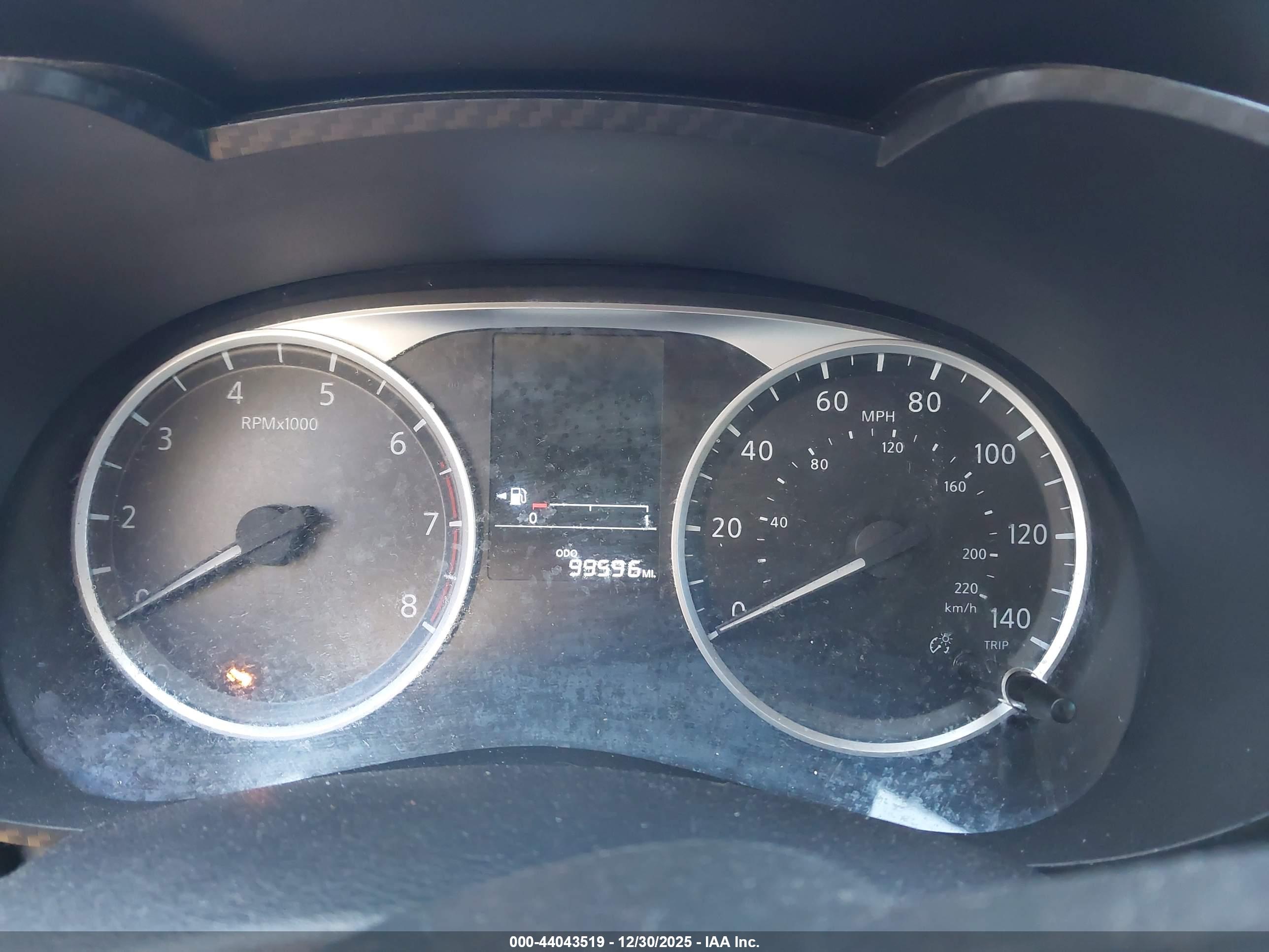 NISSAN VERSA image 7