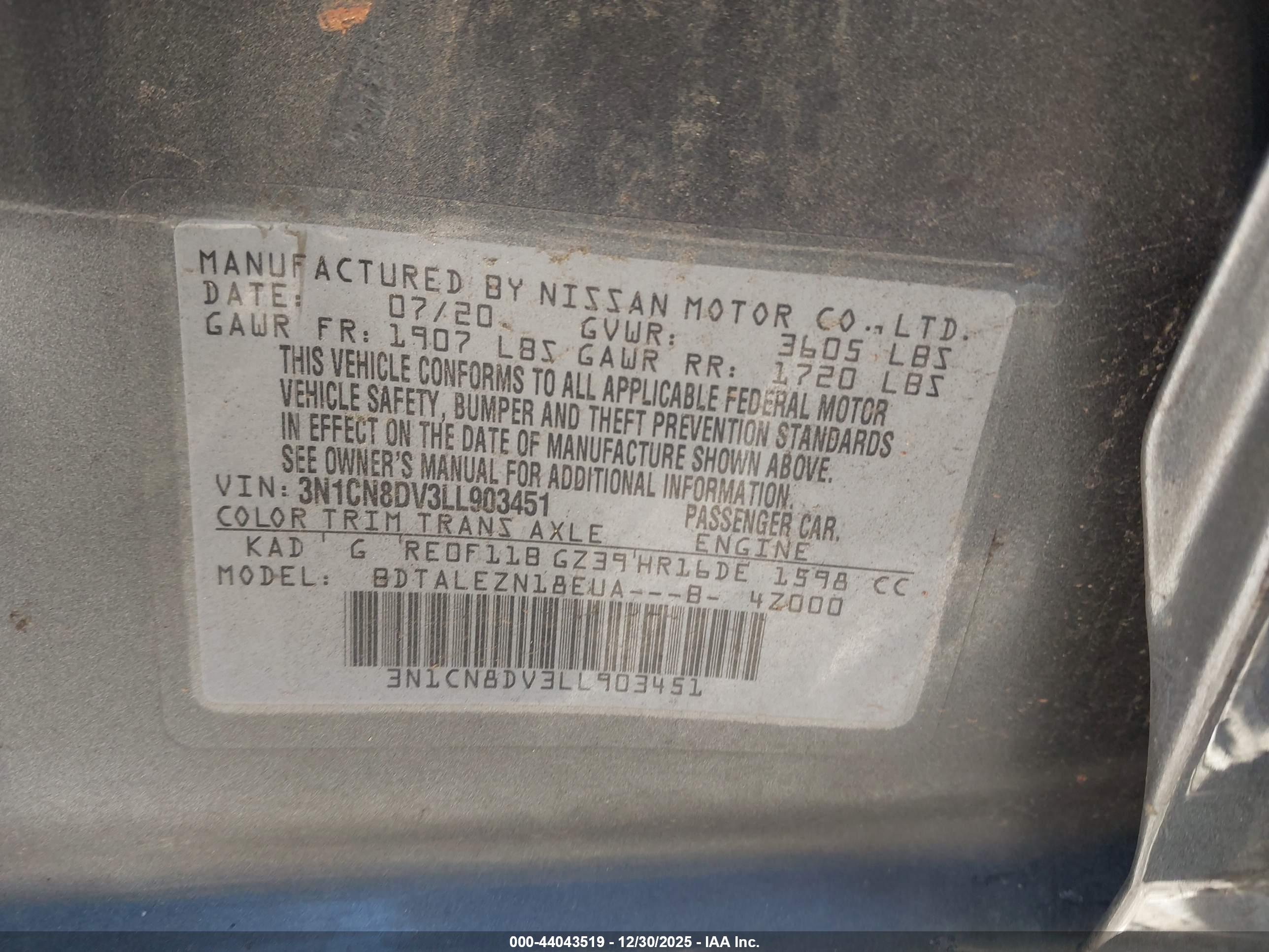 NISSAN VERSA image 9