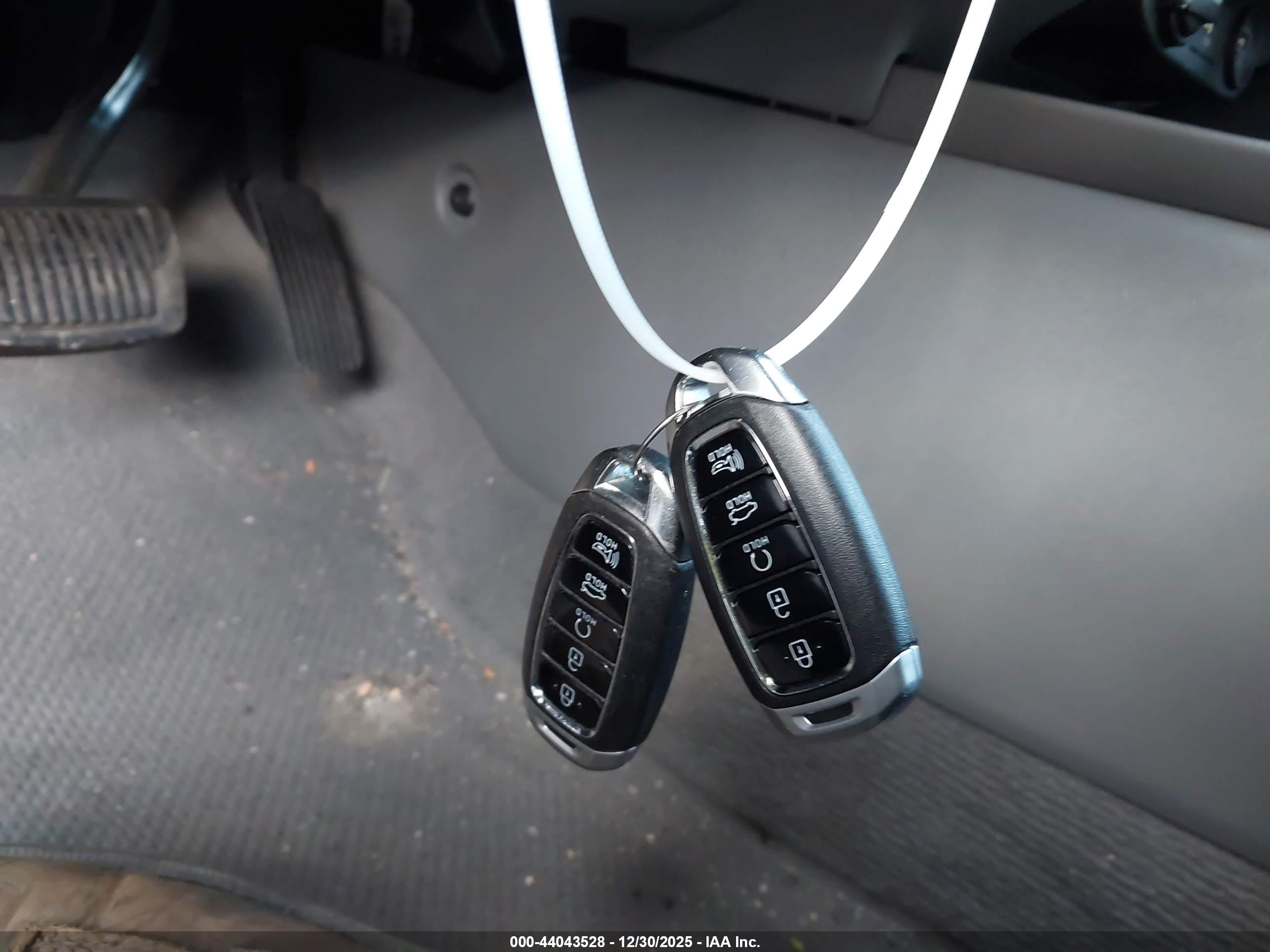 HYUNDAI ELANTRA image 11