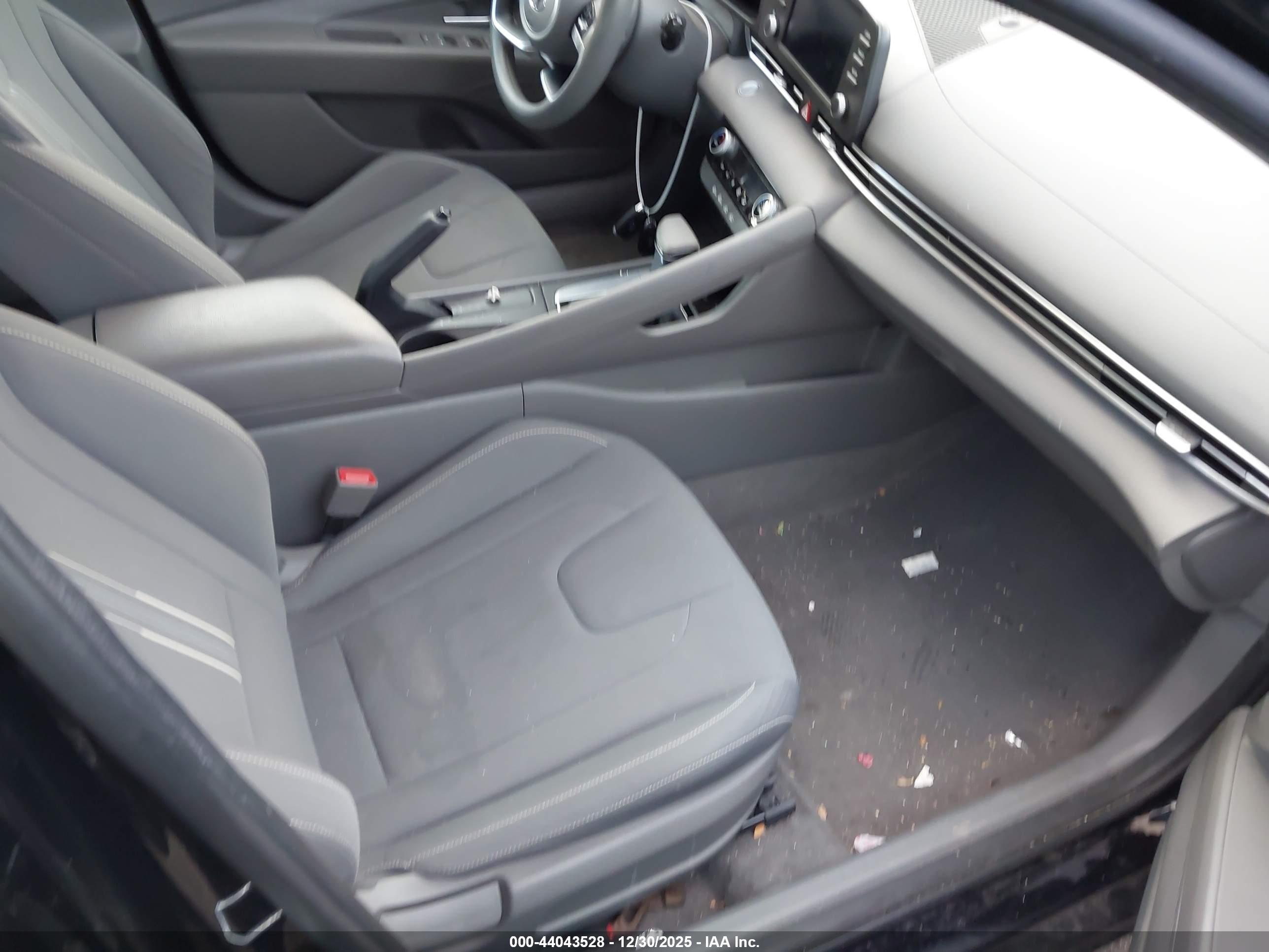 HYUNDAI ELANTRA image 5