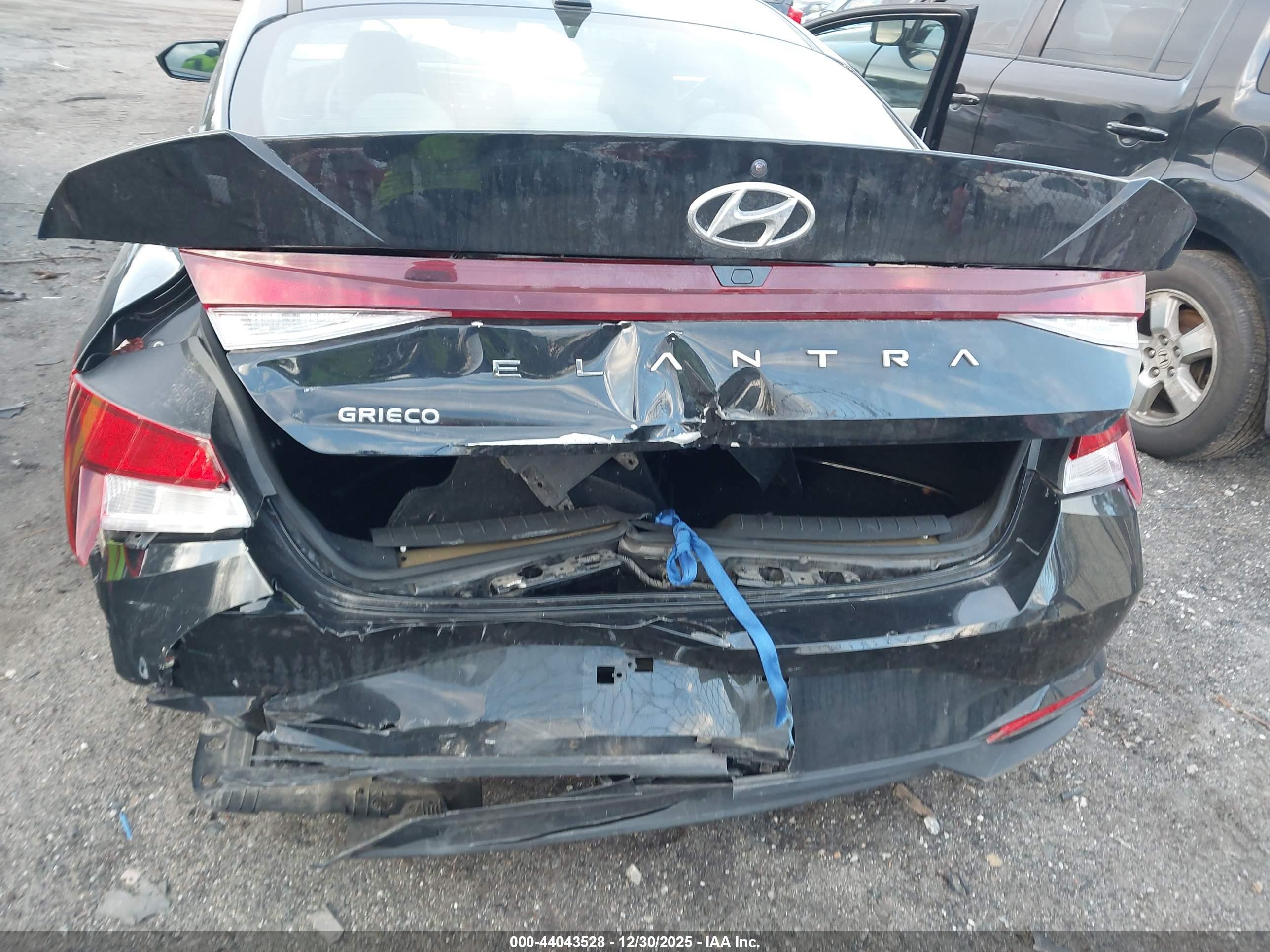 HYUNDAI ELANTRA image 6