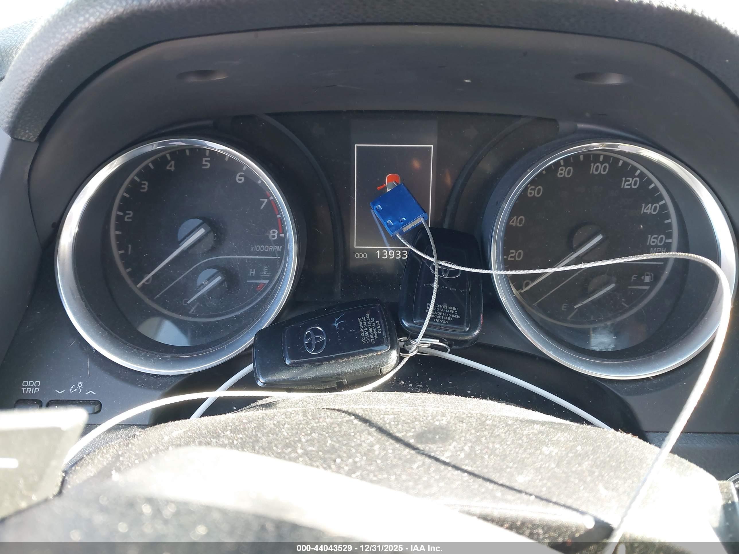 TOYOTA CAMRY image 11