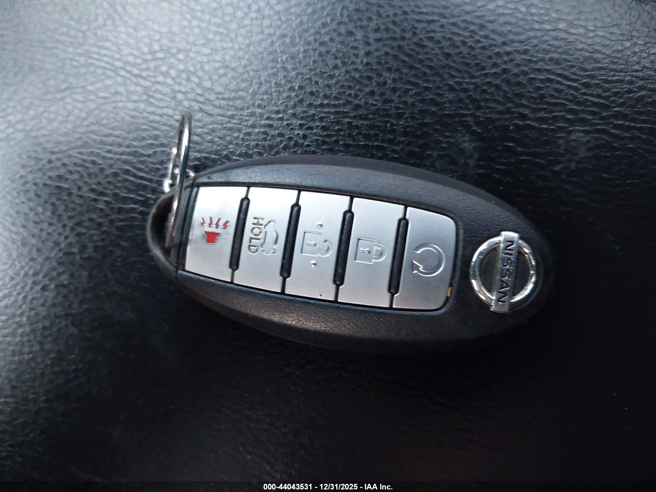 NISSAN MAXIMA image 11
