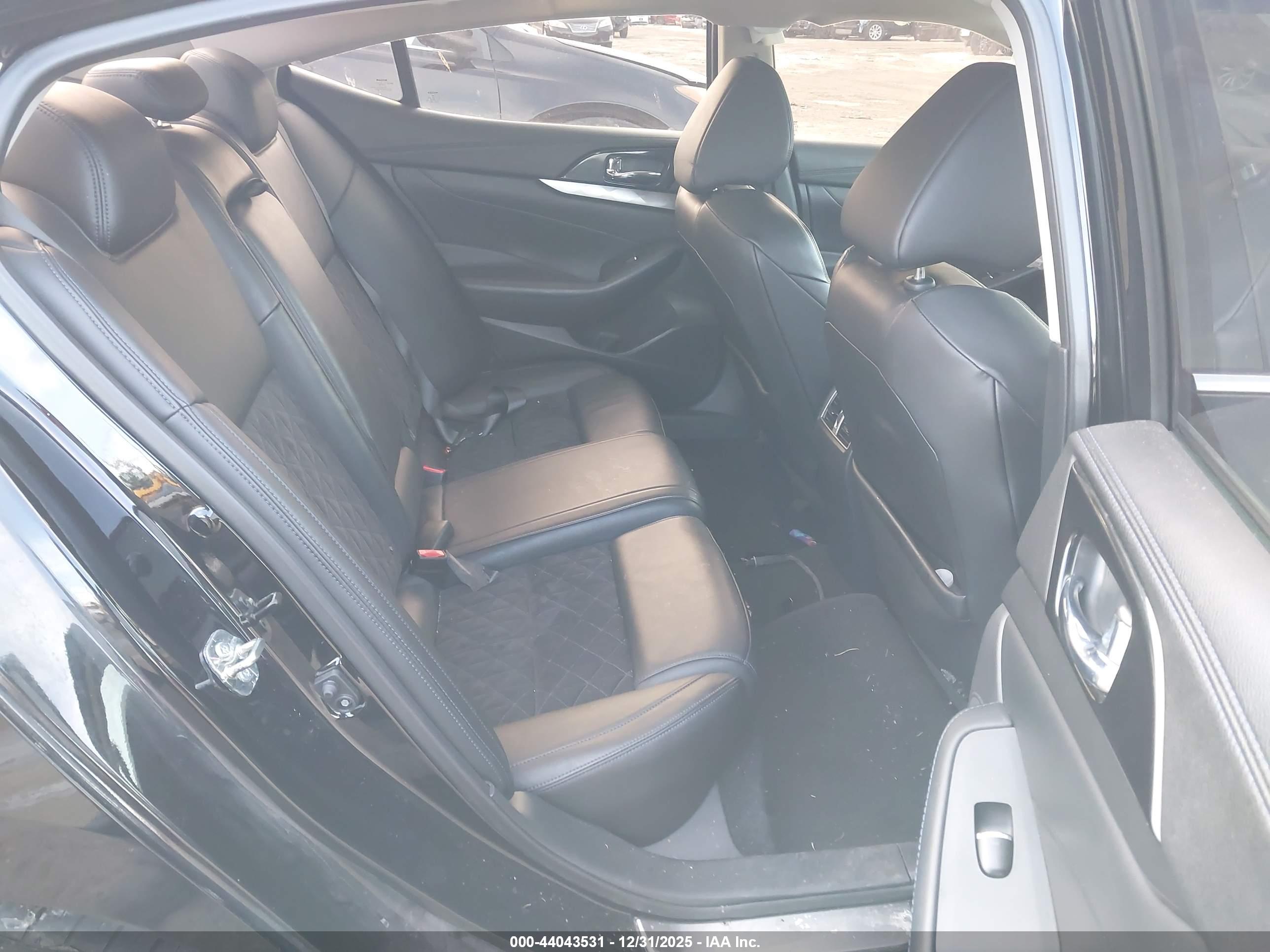 NISSAN MAXIMA image 8