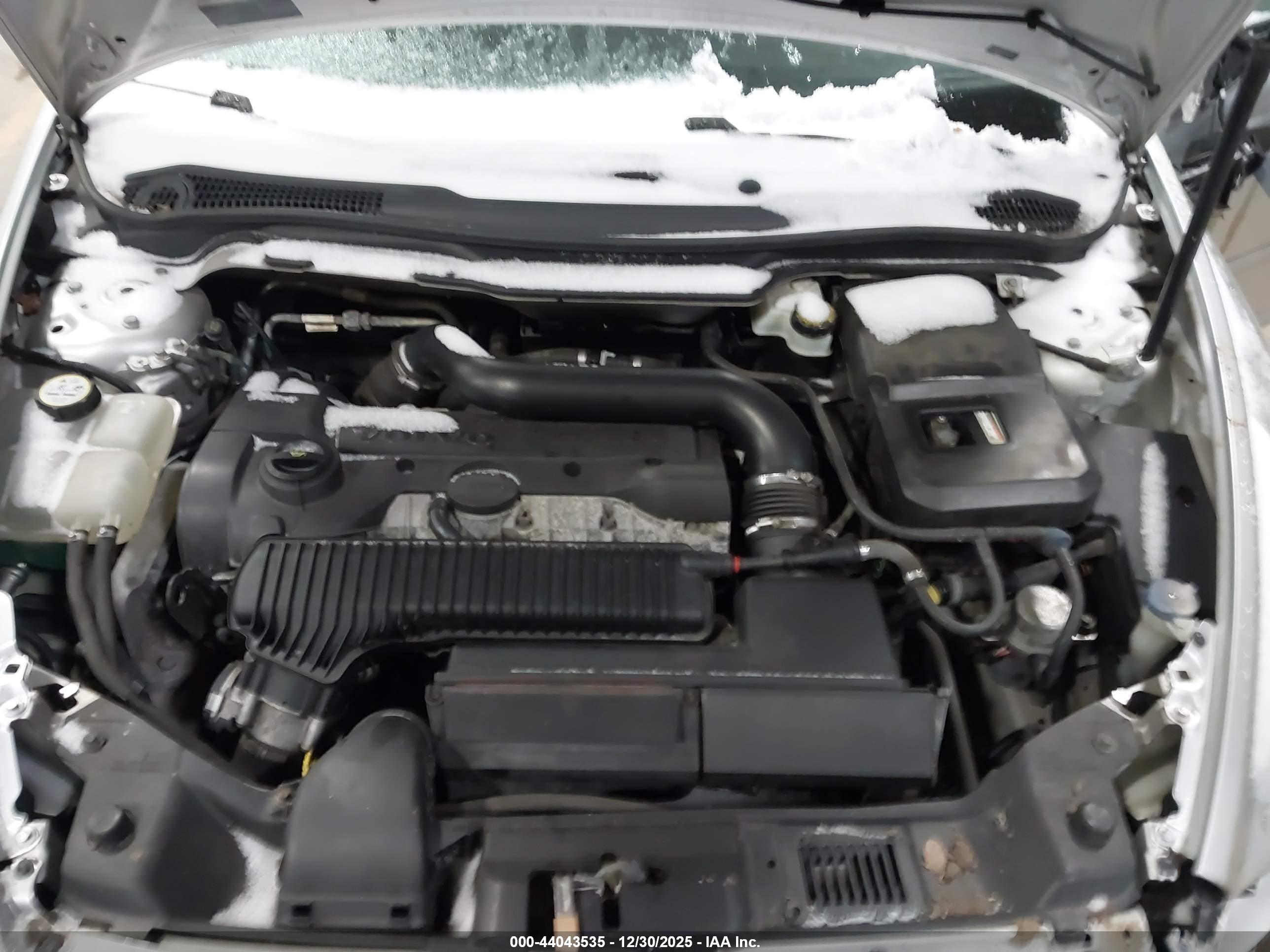 VOLVO V50 image 10