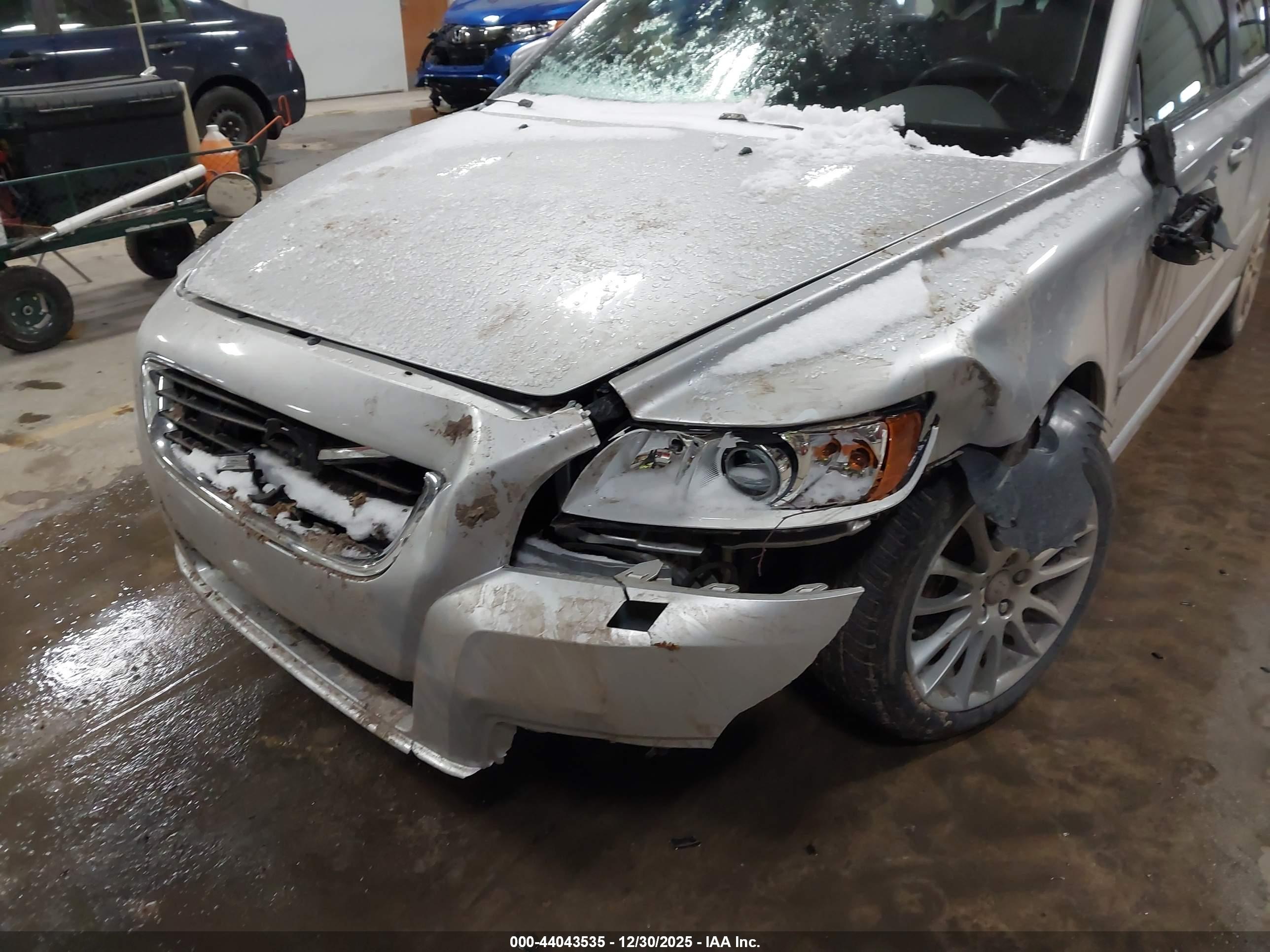 VOLVO V50 image 6