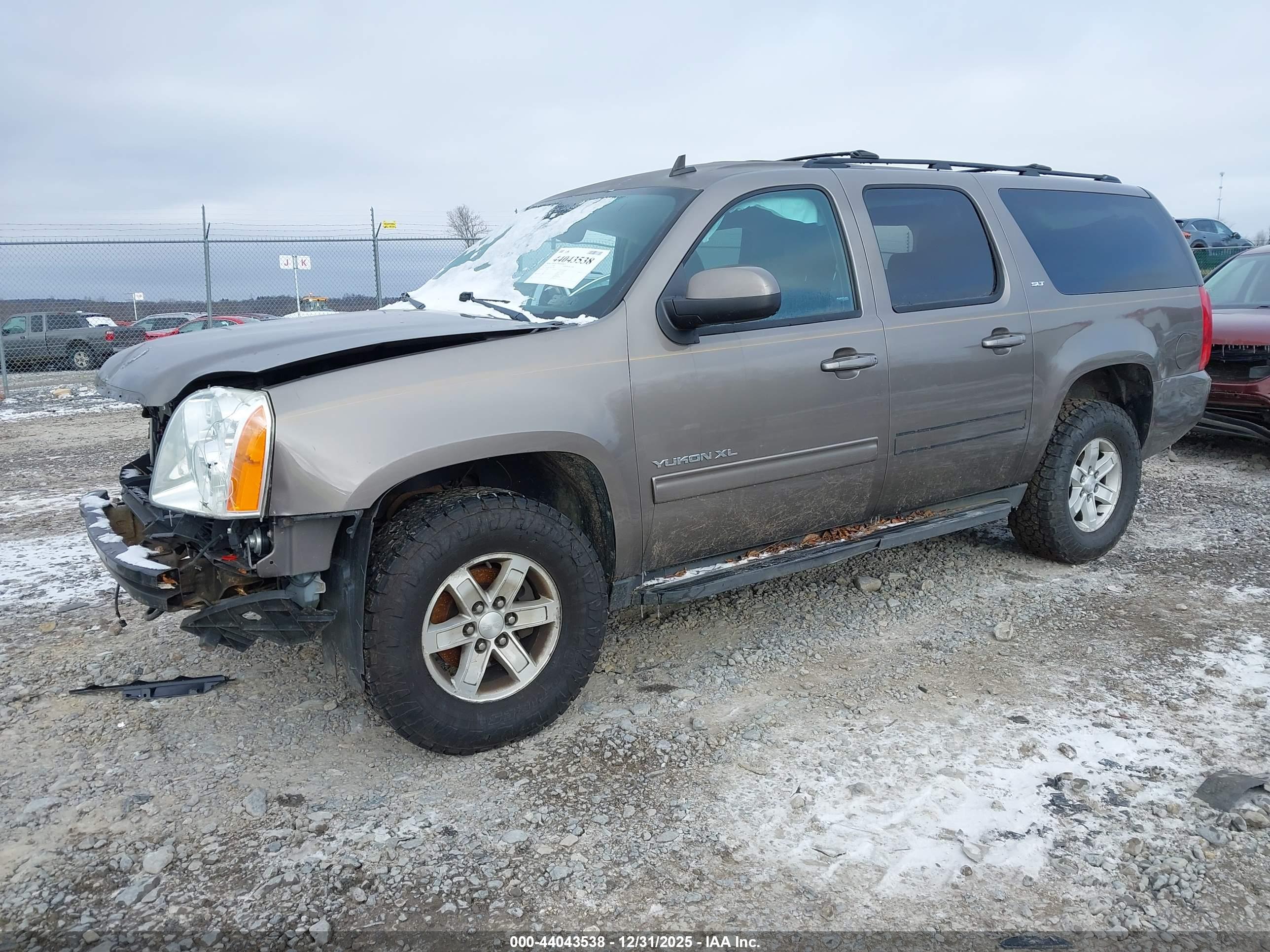 GMC YUKON image 2