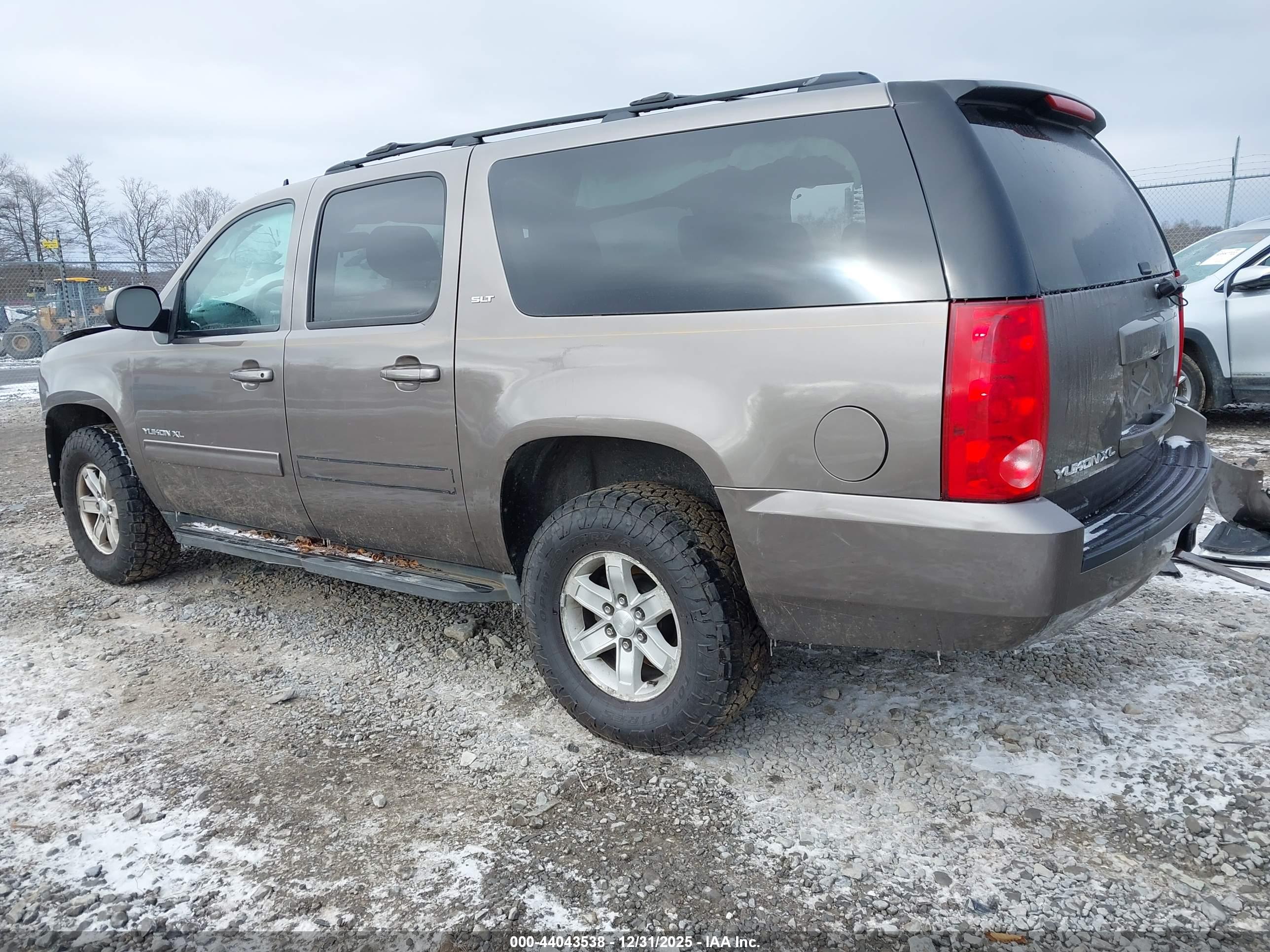 GMC YUKON image 3