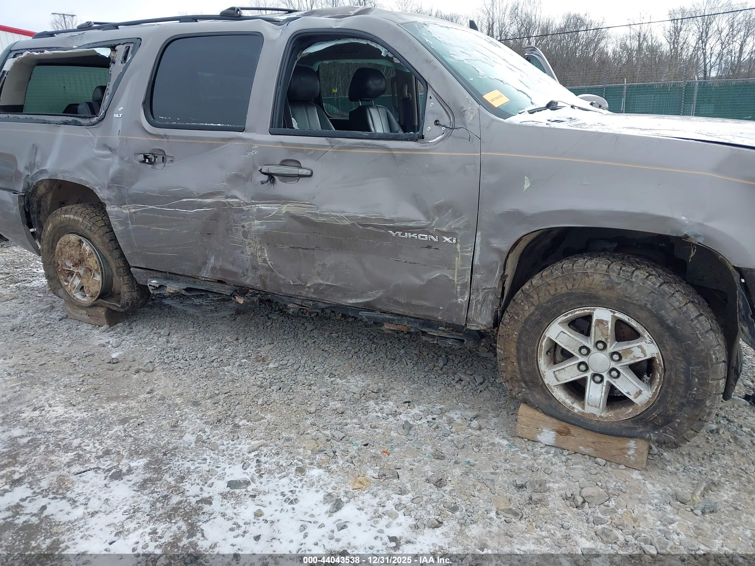 GMC YUKON image 6