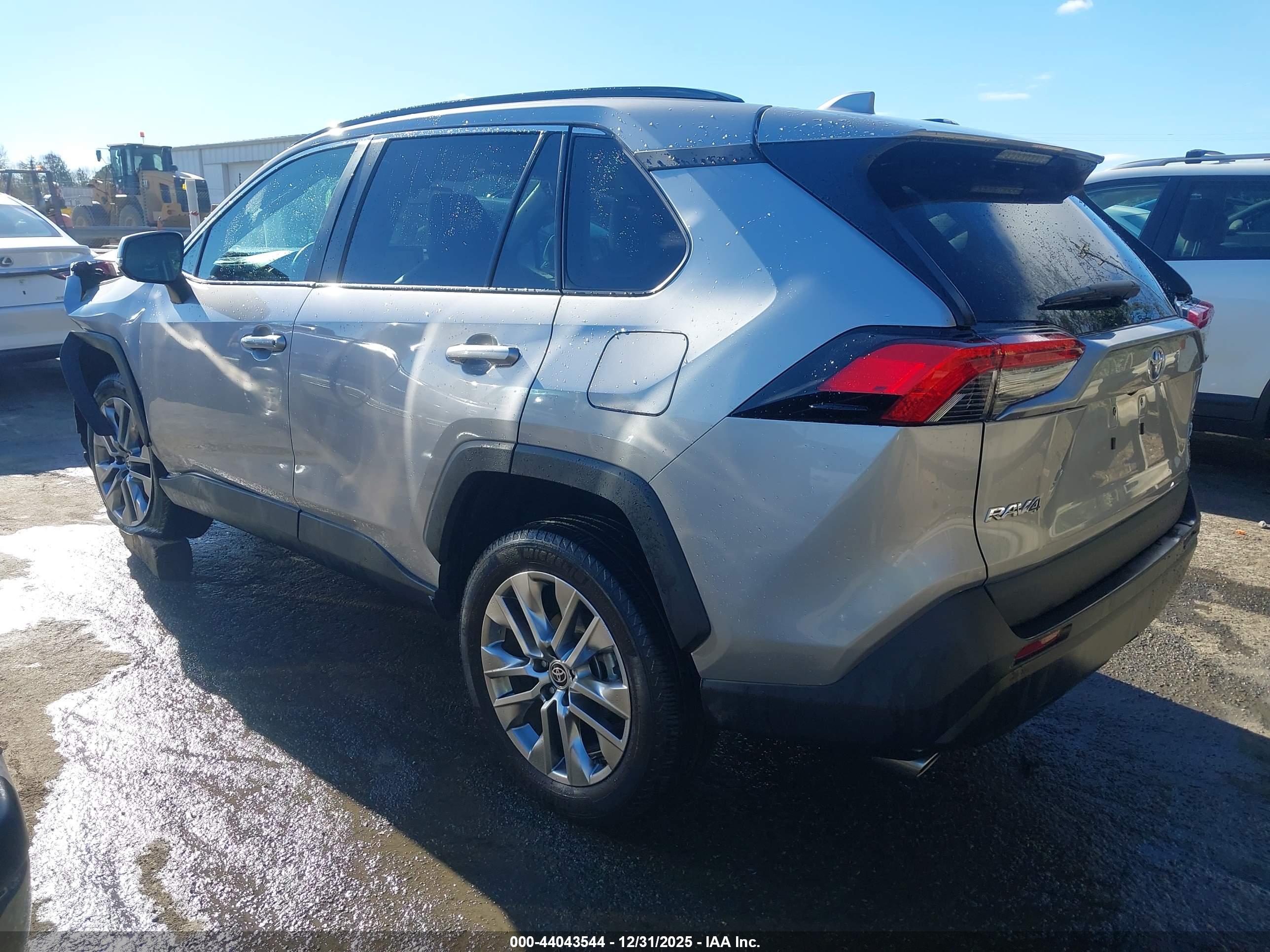 TOYOTA RAV4 image 3