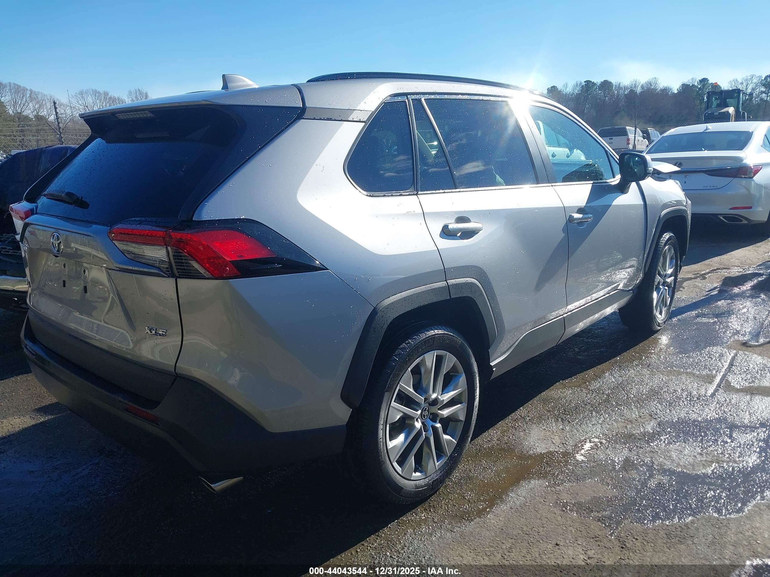 TOYOTA RAV4 image 4