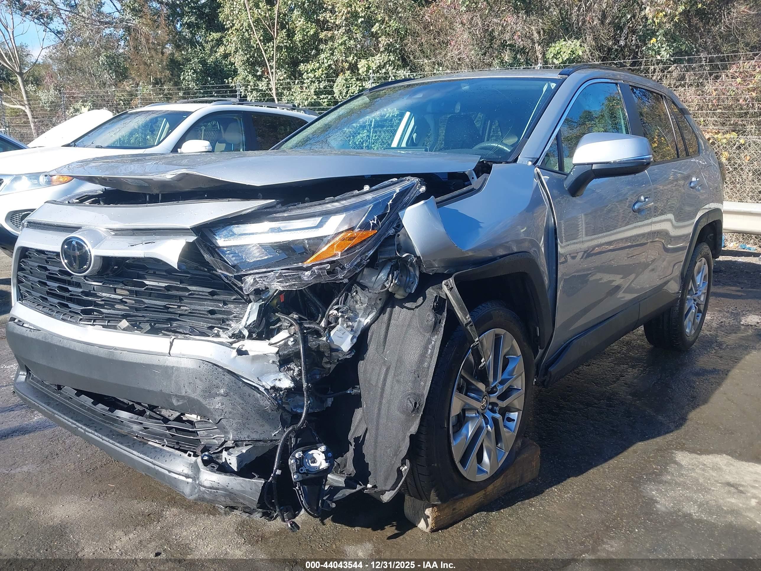 TOYOTA RAV4 image 6
