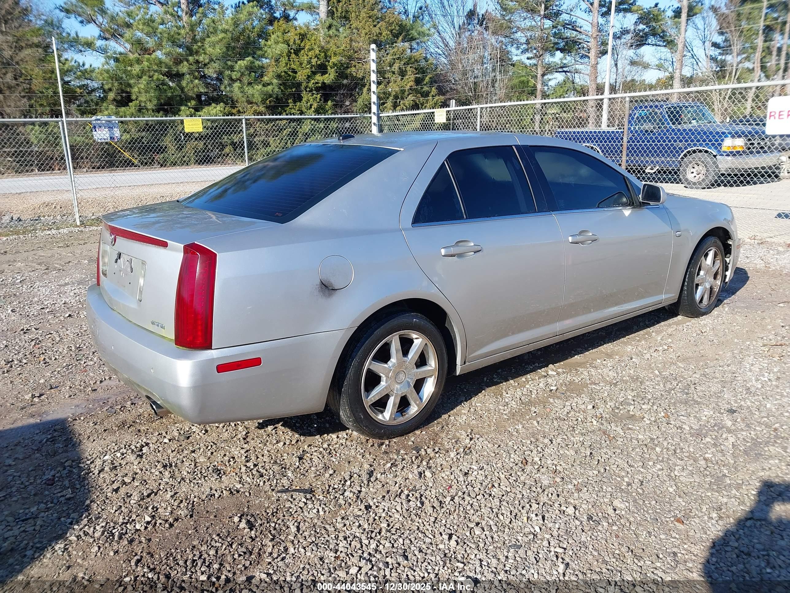 CADILLAC STS image 4