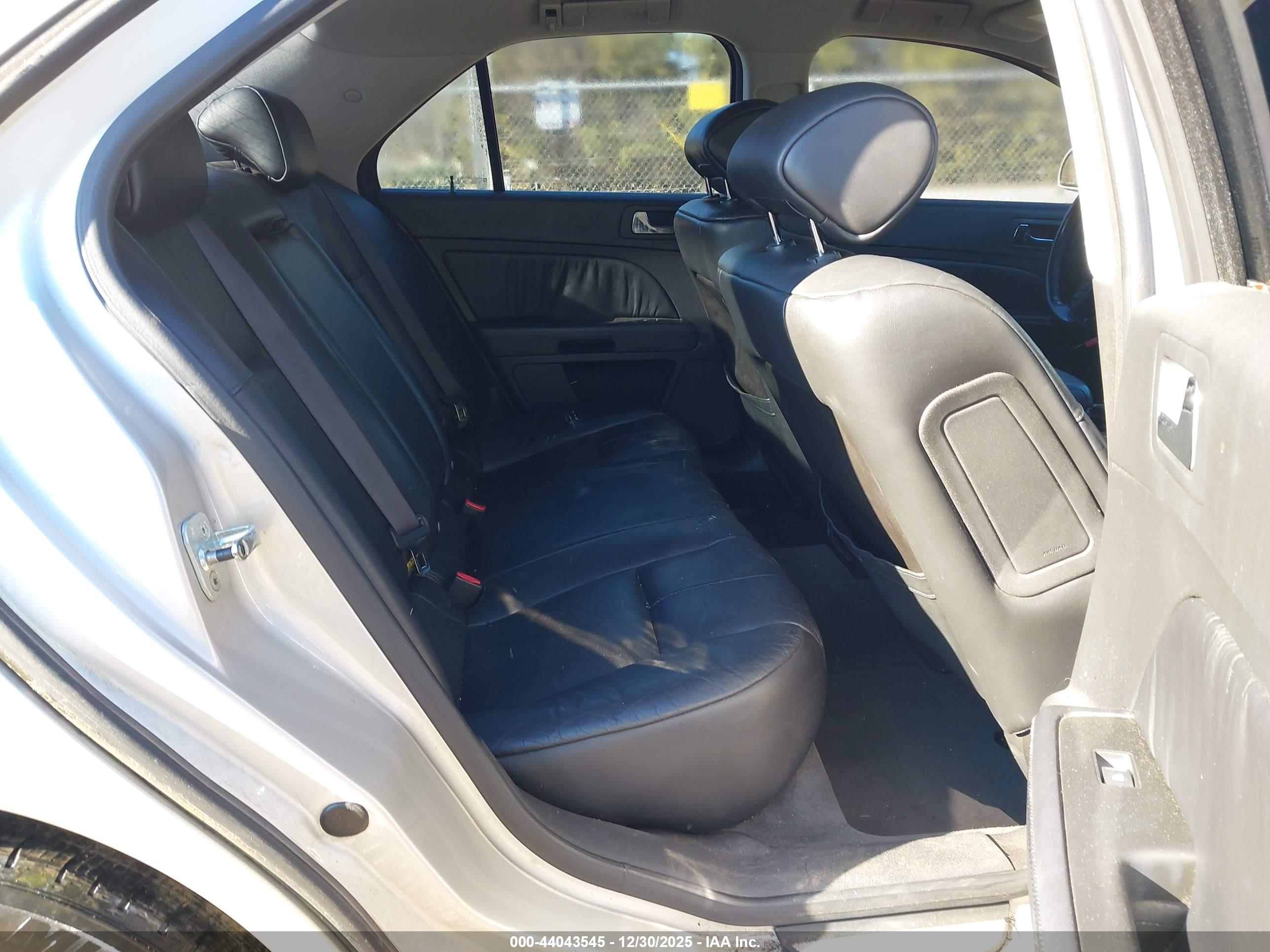 CADILLAC STS image 8